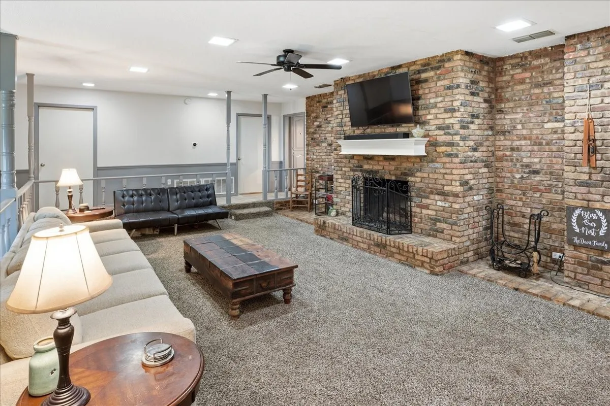 Single Family Residence For Sale in Van Zandt County , 130 Mulberry Street, Van, Texas 75790, 3 Bedroom, 3 Bathroom, 3 Garage spaces, 3,209 Sqft, built in 1979, Price $410,000, mls#21321329, Real Estate Agent in Van, Homes For Sale in Van Zandt county, Homes For Sale in Van, Realtor in Van Texas, Real Estate Brokerage Independent Realty Texas, Luminita Cordes Realtor