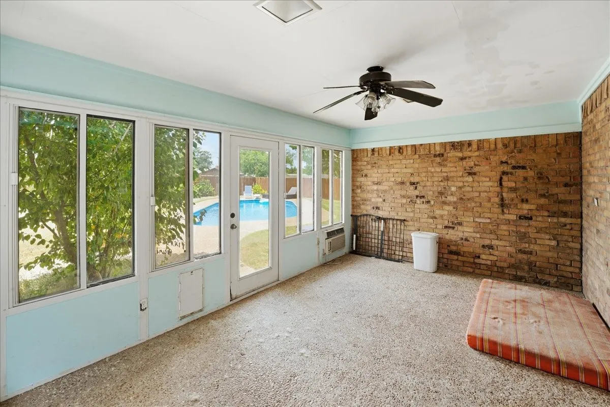 Single Family Residence For Sale in Van Zandt County , 130 Mulberry Street, Van, Texas 75790, 3 Bedroom, 3 Bathroom, 3 Garage spaces, 3,209 Sqft, built in 1979, Price $410,000, mls#21321329, Real Estate Agent in Van, Homes For Sale in Van Zandt county, Homes For Sale in Van, Realtor in Van Texas, Real Estate Brokerage Independent Realty Texas, Luminita Cordes Realtor