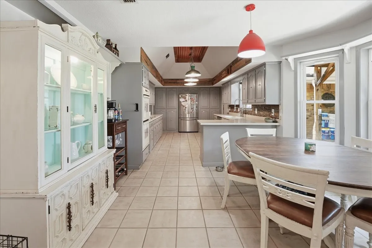 Single Family Residence For Sale in Van Zandt County , 130 Mulberry Street, Van, Texas 75790, 3 Bedroom, 3 Bathroom, 3 Garage spaces, 3,209 Sqft, built in 1979, Price $410,000, mls#21321329, Real Estate Agent in Van, Homes For Sale in Van Zandt county, Homes For Sale in Van, Realtor in Van Texas, Real Estate Brokerage Independent Realty Texas, Luminita Cordes Realtor