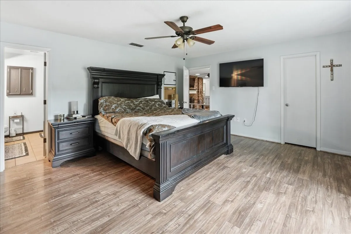 Single Family Residence For Sale in Van Zandt County , 130 Mulberry Street, Van, Texas 75790, 3 Bedroom, 3 Bathroom, 3 Garage spaces, 3,209 Sqft, built in 1979, Price $410,000, mls#21321329, Real Estate Agent in Van, Homes For Sale in Van Zandt county, Homes For Sale in Van, Realtor in Van Texas, Real Estate Brokerage Independent Realty Texas, Luminita Cordes Realtor