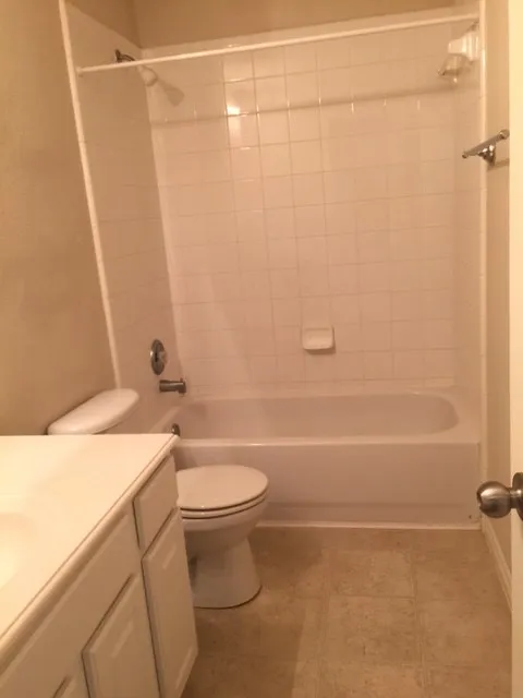 Up stair bathroom3