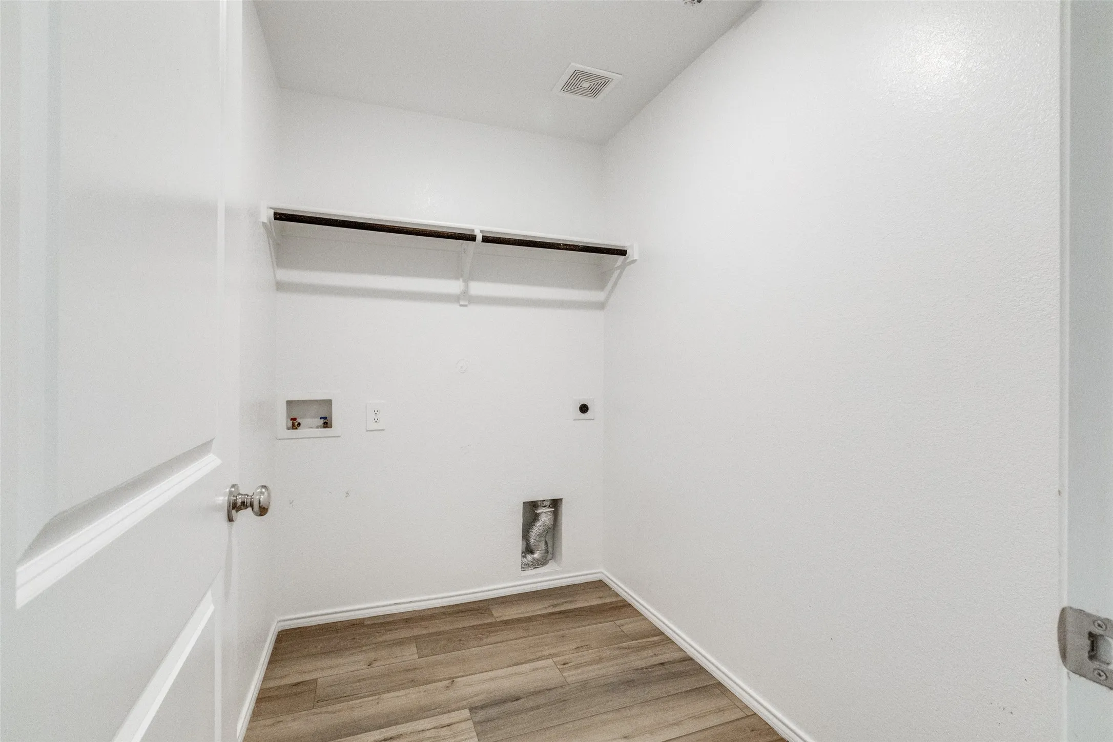 Single Family Residence For Rent in Denton County , 436 Frio Pass Trail, Fort Worth, Texas 76052, 4 Bedroom, 2 Bathroom, 2 Garage spaces, 1,681 Sqft, built in 2021, mls#21321336, Real Estate Agent in Fort Worth, Homes For Rent in Denton county, Homes For Rent in Fort Worth, Realtor in Fort Worth Texas, Real Estate Brokerage Independent Realty Texas, Luminita Cordes Realtor