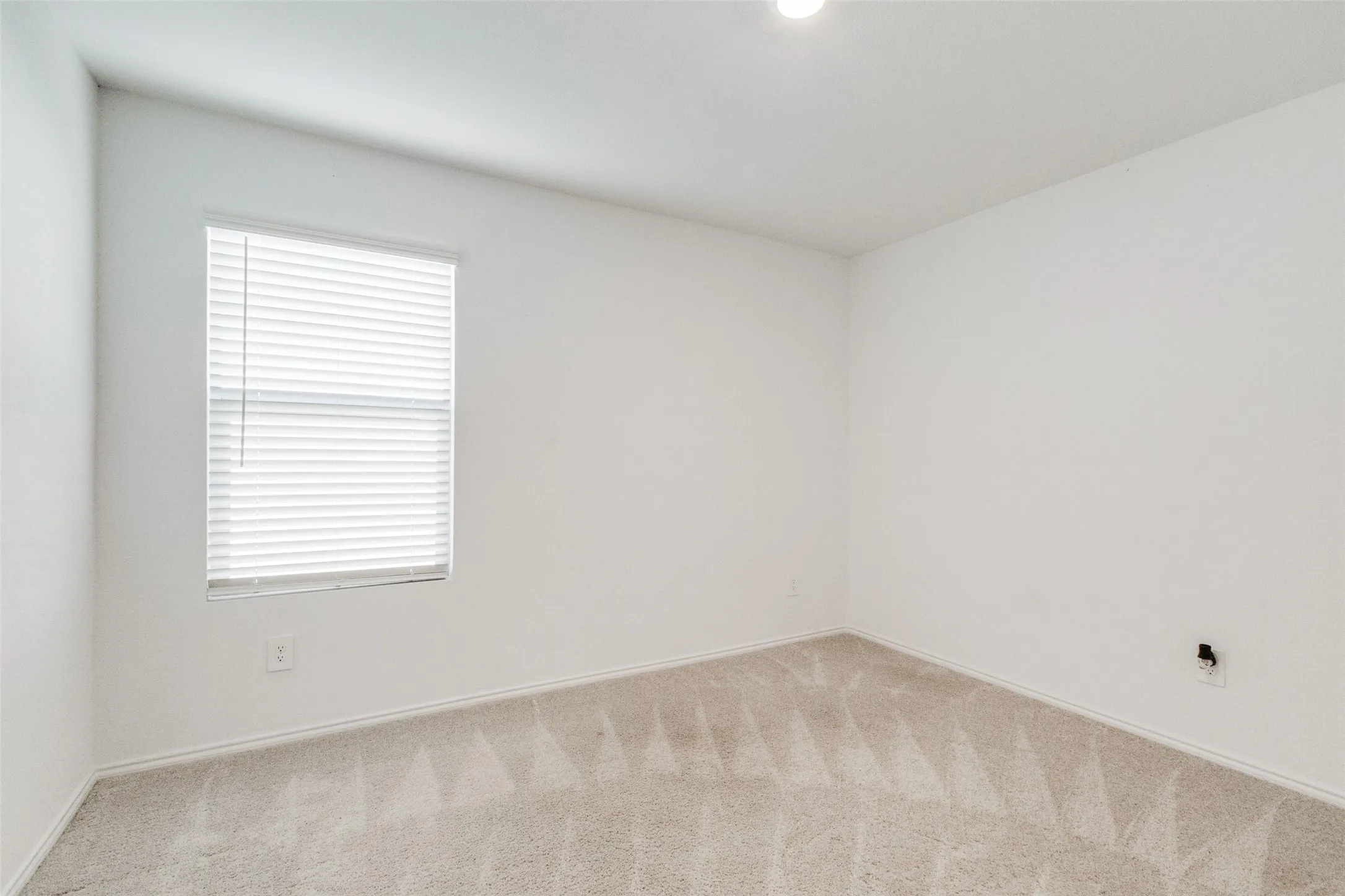 Single Family Residence For Rent in Denton County , 436 Frio Pass Trail, Fort Worth, Texas 76052, 4 Bedroom, 2 Bathroom, 2 Garage spaces, 1,681 Sqft, built in 2021, mls#21321336, Real Estate Agent in Fort Worth, Homes For Rent in Denton county, Homes For Rent in Fort Worth, Realtor in Fort Worth Texas, Real Estate Brokerage Independent Realty Texas, Luminita Cordes Realtor