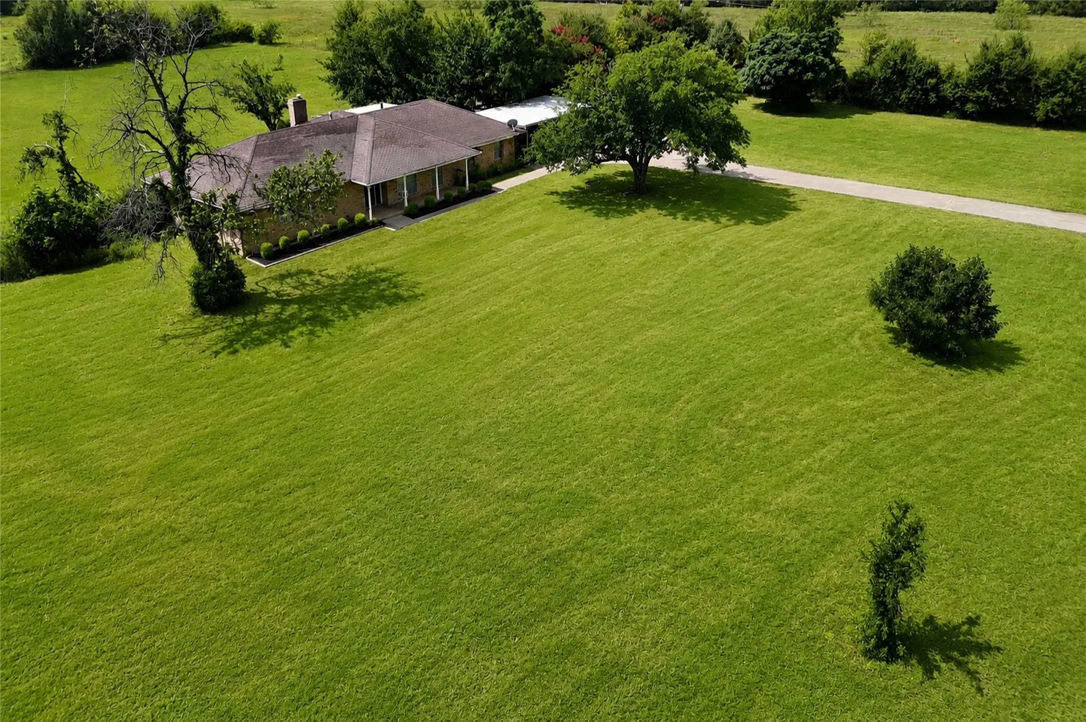 Farm For Sale in Dallas County , 1334 E Stark Road, Seagoville, Texas 75159, 3 Bedroom, 2 Bathroom, Garage spaces, 1,968 Sqft, built in 1967, mls#21315497, Real Estate Agent in Seagoville, Homes For Sale in Dallas county, Homes For Sale in Seagoville, Realtor in Seagoville Texas, Real Estate Brokerage Independent Realty Texas, Luminita Cordes Realtor