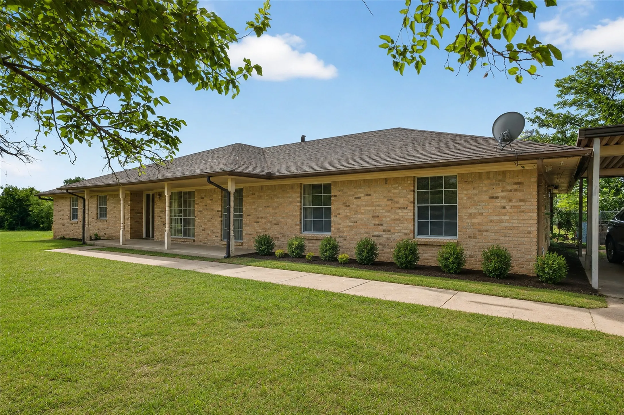 Farm For Sale in Dallas County , 1334 E Stark Road, Seagoville, Texas 75159, 3 Bedroom, 2 Bathroom, Garage spaces, 1,968 Sqft, built in 1967, mls#21315497, Real Estate Agent in Seagoville, Homes For Sale in Dallas county, Homes For Sale in Seagoville, Realtor in Seagoville Texas, Real Estate Brokerage Independent Realty Texas, Luminita Cordes Realtor