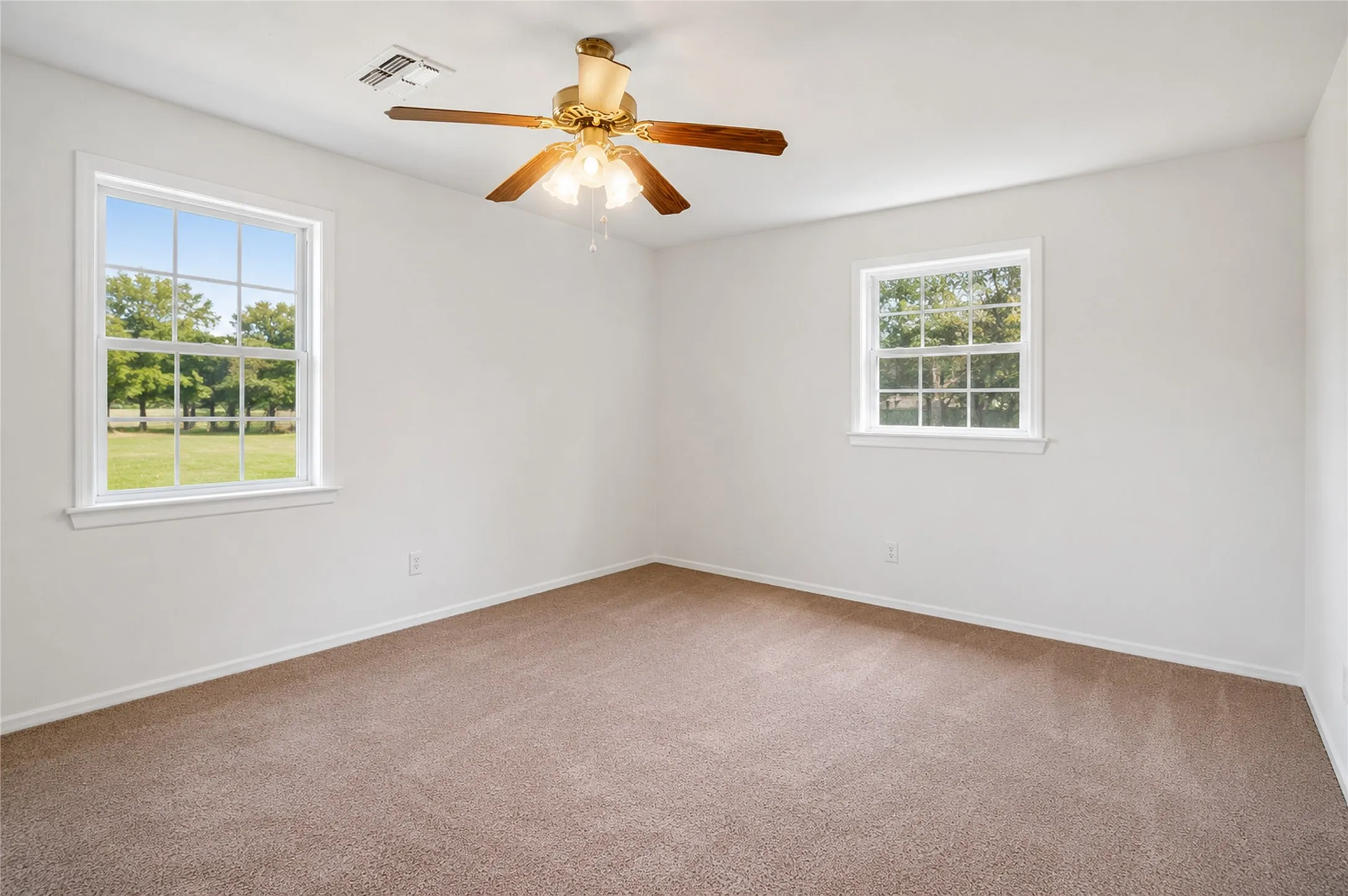 Farm For Sale in Dallas County , 1334 E Stark Road, Seagoville, Texas 75159, 3 Bedroom, 2 Bathroom, Garage spaces, 1,968 Sqft, built in 1967, mls#21315497, Real Estate Agent in Seagoville, Homes For Sale in Dallas county, Homes For Sale in Seagoville, Realtor in Seagoville Texas, Real Estate Brokerage Independent Realty Texas, Luminita Cordes Realtor