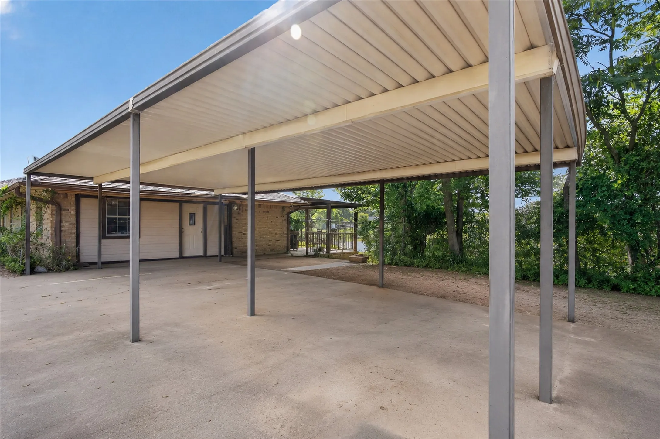 Farm For Sale in Dallas County , 1334 E Stark Road, Seagoville, Texas 75159, 3 Bedroom, 2 Bathroom, Garage spaces, 1,968 Sqft, built in 1967, mls#21315497, Real Estate Agent in Seagoville, Homes For Sale in Dallas county, Homes For Sale in Seagoville, Realtor in Seagoville Texas, Real Estate Brokerage Independent Realty Texas, Luminita Cordes Realtor