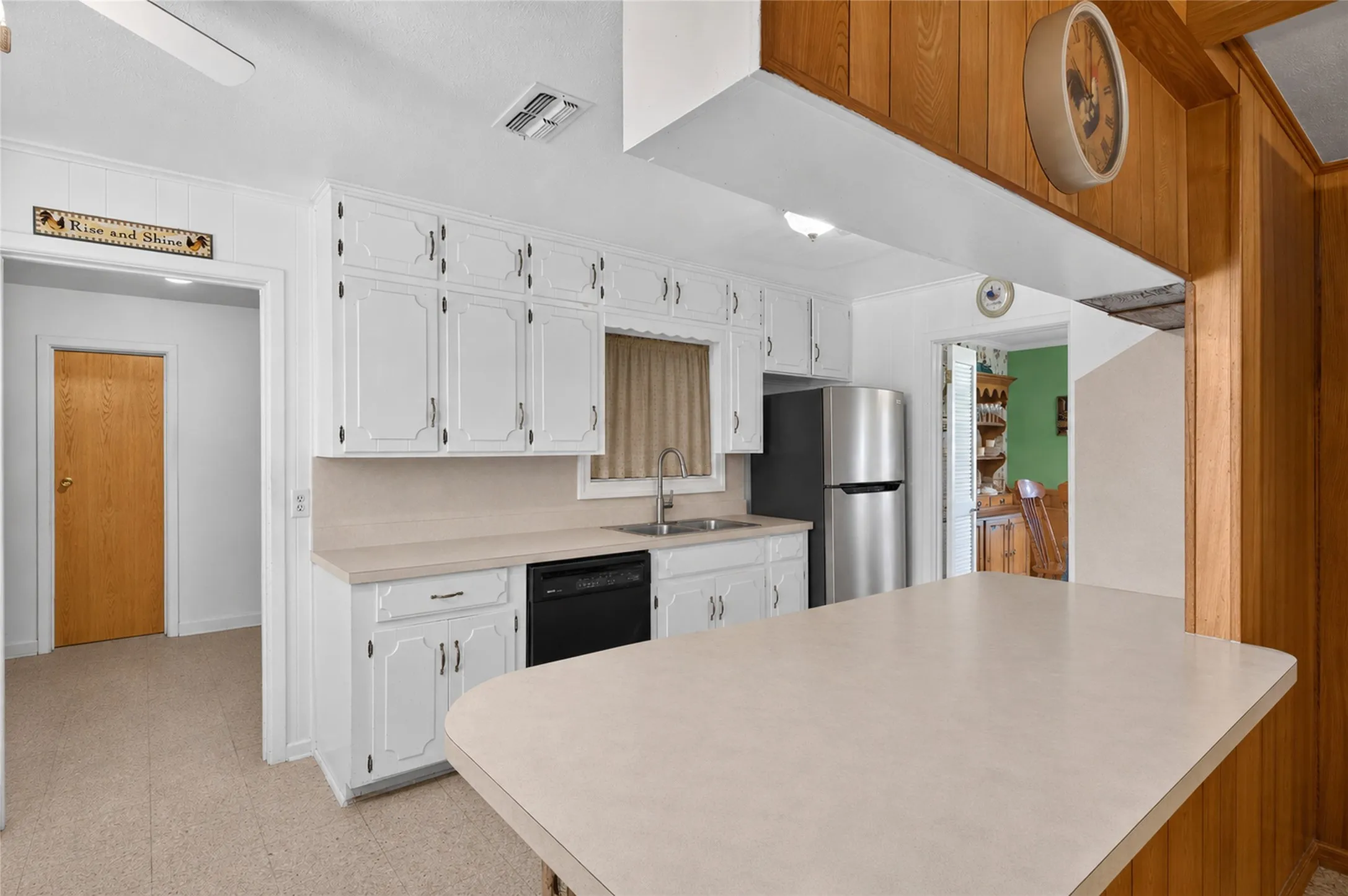 Farm For Sale in Dallas County , 1334 E Stark Road, Seagoville, Texas 75159, 3 Bedroom, 2 Bathroom, Garage spaces, 1,968 Sqft, built in 1967, mls#21315497, Real Estate Agent in Seagoville, Homes For Sale in Dallas county, Homes For Sale in Seagoville, Realtor in Seagoville Texas, Real Estate Brokerage Independent Realty Texas, Luminita Cordes Realtor