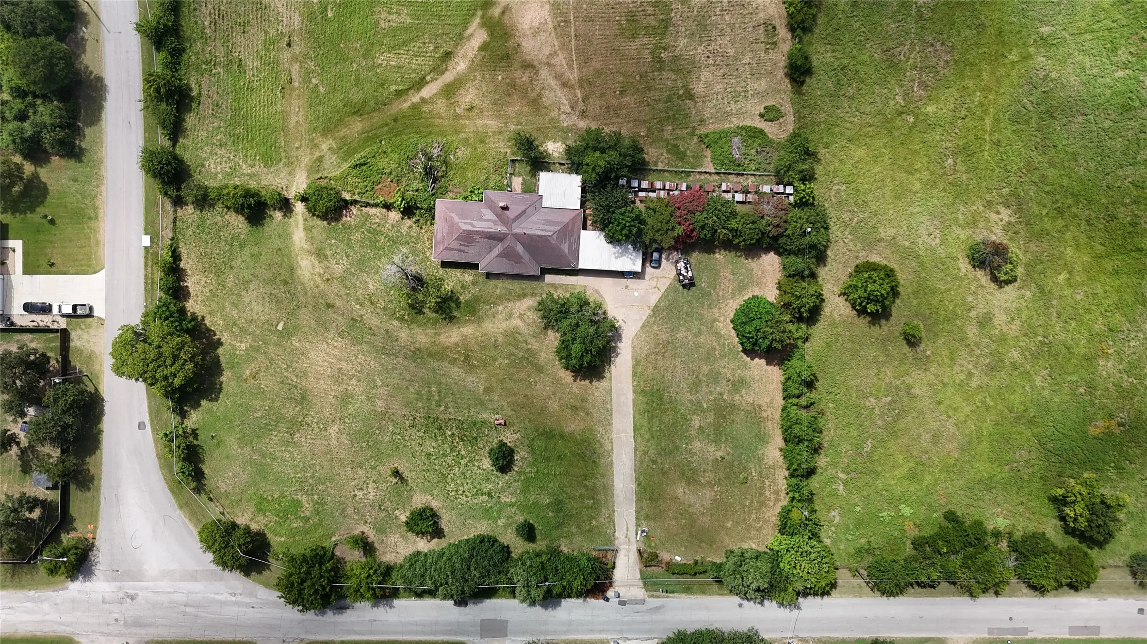 Farm For Sale in Dallas County , 1334 E Stark Road, Seagoville, Texas 75159, 3 Bedroom, 2 Bathroom, Garage spaces, 1,968 Sqft, built in 1967, mls#21315497, Real Estate Agent in Seagoville, Homes For Sale in Dallas county, Homes For Sale in Seagoville, Realtor in Seagoville Texas, Real Estate Brokerage Independent Realty Texas, Luminita Cordes Realtor