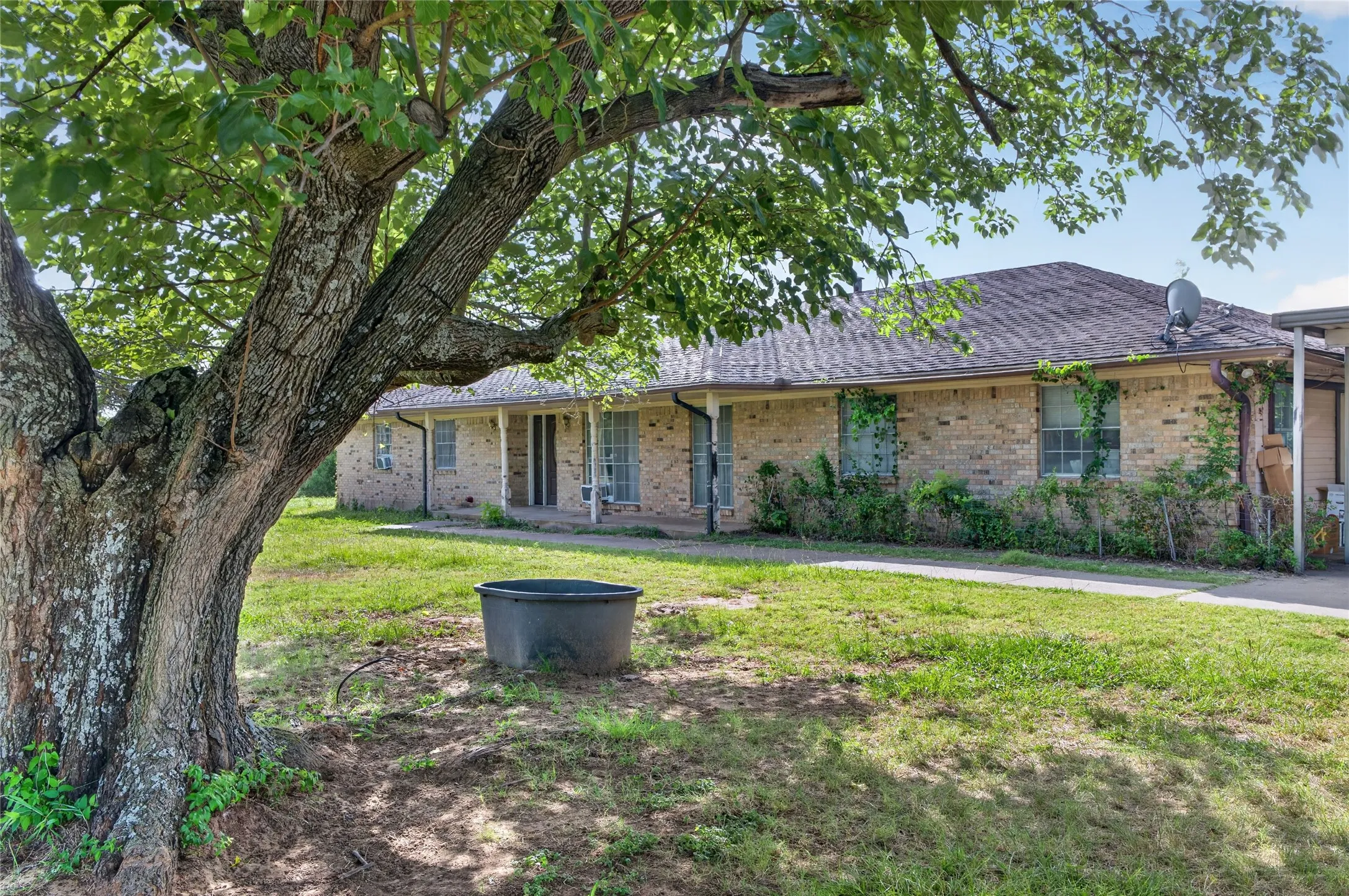 Farm For Sale in Dallas County , 1334 E Stark Road, Seagoville, Texas 75159, 3 Bedroom, 2 Bathroom, Garage spaces, 1,968 Sqft, built in 1967, mls#21315497, Real Estate Agent in Seagoville, Homes For Sale in Dallas county, Homes For Sale in Seagoville, Realtor in Seagoville Texas, Real Estate Brokerage Independent Realty Texas, Luminita Cordes Realtor