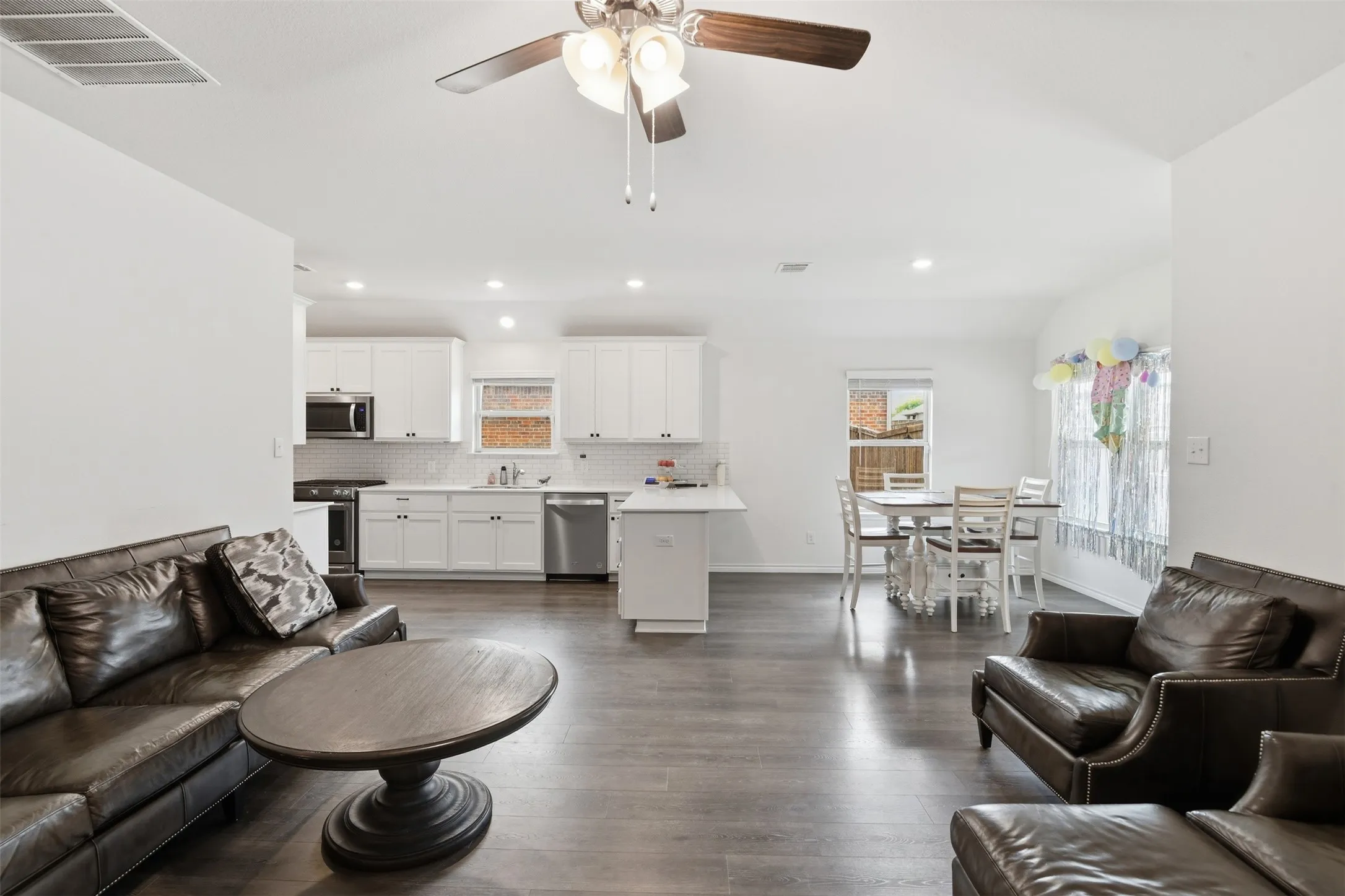 Single Family Residence For Rent in Collin County , 229 Penn Street, Anna, Texas 75409, 4 Bedroom, 2 Bathroom, 2 Garage spaces, 1,643 Sqft, built in 2022, mls#21317949, Real Estate Agent in Anna, Homes For Rent in Collin county, Homes For Rent in Anna, Realtor in Anna Texas, Real Estate Brokerage Independent Realty Texas, Luminita Cordes Realtor