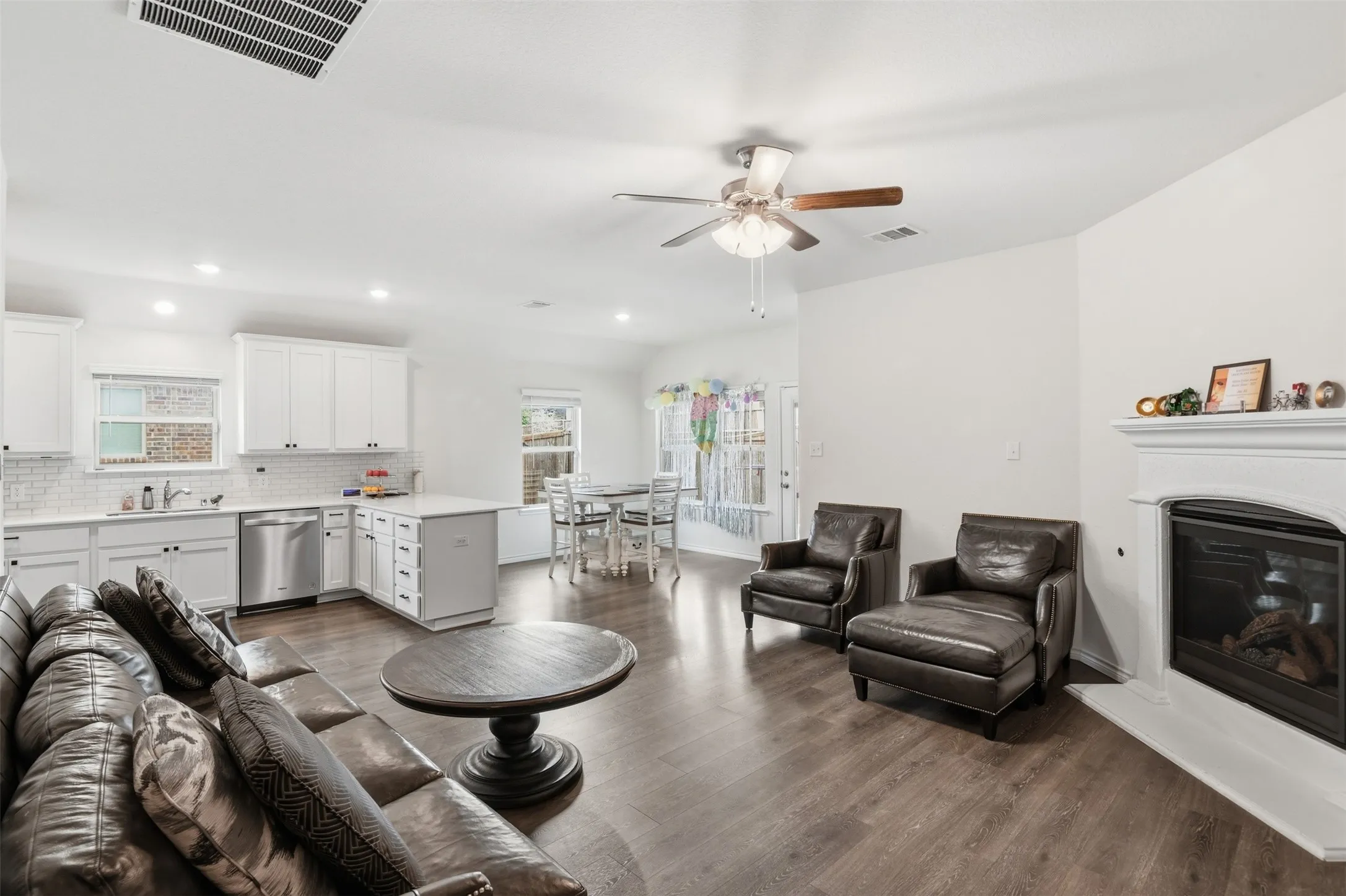 Single Family Residence For Rent in Collin County , 229 Penn Street, Anna, Texas 75409, 4 Bedroom, 2 Bathroom, 2 Garage spaces, 1,643 Sqft, built in 2022, mls#21317949, Real Estate Agent in Anna, Homes For Rent in Collin county, Homes For Rent in Anna, Realtor in Anna Texas, Real Estate Brokerage Independent Realty Texas, Luminita Cordes Realtor