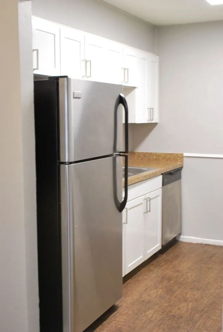 Apartment For Rent in Tarrant County , 2200 W Lowden Street 18, Fort Worth, Texas 76110, 2 Bedroom, 1 Bathroom, Garage spaces, 873 Sqft, built in 1969, mls#21321343, Real Estate Agent in Fort Worth, Homes For Rent in Tarrant county, Homes For Rent in Fort Worth, Realtor in Fort Worth Texas, Real Estate Brokerage Independent Realty Texas, Luminita Cordes Realtor