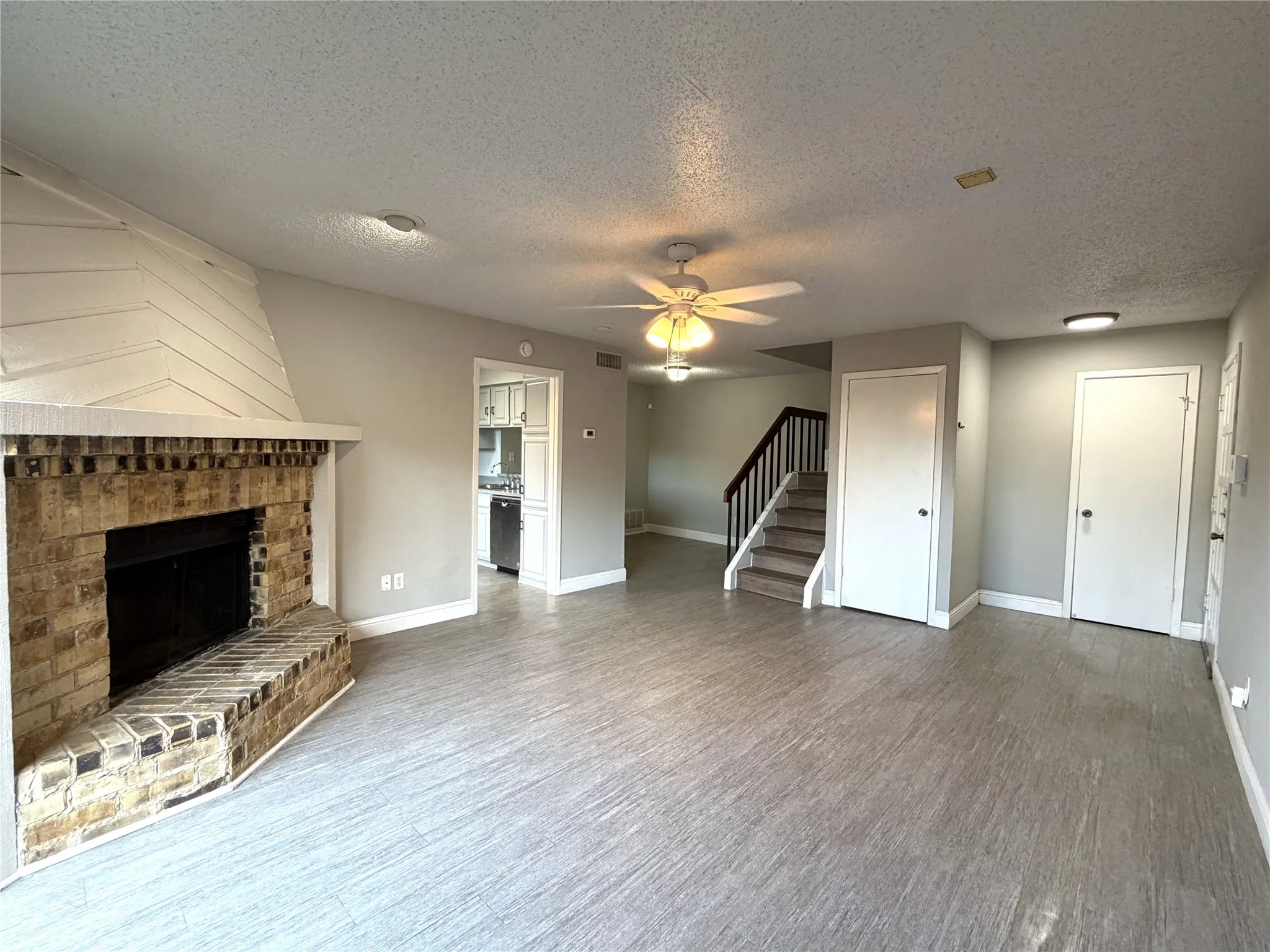 Condominium For Rent in Dallas County , 4233 Madera Road 4, Irving, Texas 75038, 2 Bedroom, 3 Bathroom, Garage spaces, 1,135 Sqft, built in 1981, mls#21319422, Real Estate Agent in Irving, Homes For Rent in Dallas county, Homes For Rent in Irving, Realtor in Irving Texas, Real Estate Brokerage Independent Realty Texas, Luminita Cordes Realtor