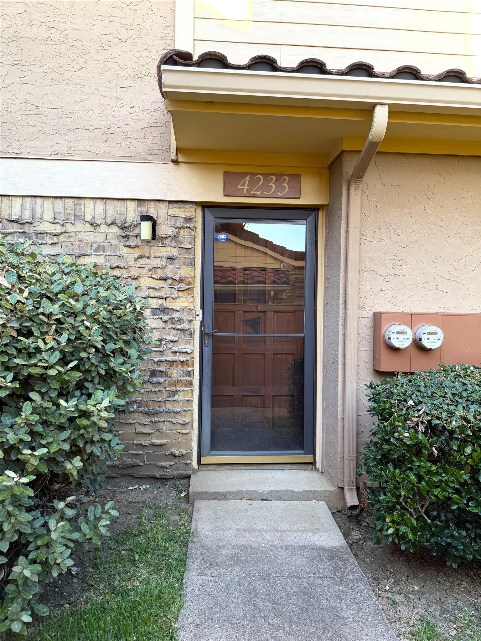 Condominium For Rent in Dallas County , 4233 Madera Road 4, Irving, Texas 75038, 2 Bedroom, 3 Bathroom, Garage spaces, 1,135 Sqft, built in 1981, mls#21319422, Real Estate Agent in Irving, Homes For Rent in Dallas county, Homes For Rent in Irving, Realtor in Irving Texas, Real Estate Brokerage Independent Realty Texas, Luminita Cordes Realtor