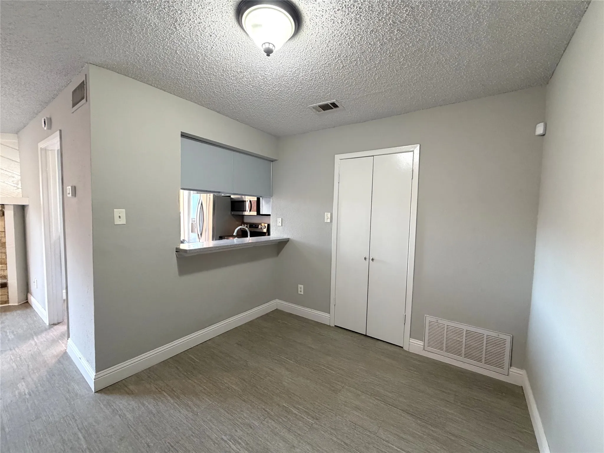 Condominium For Rent in Dallas County , 4233 Madera Road 4, Irving, Texas 75038, 2 Bedroom, 3 Bathroom, Garage spaces, 1,135 Sqft, built in 1981, mls#21319422, Real Estate Agent in Irving, Homes For Rent in Dallas county, Homes For Rent in Irving, Realtor in Irving Texas, Real Estate Brokerage Independent Realty Texas, Luminita Cordes Realtor