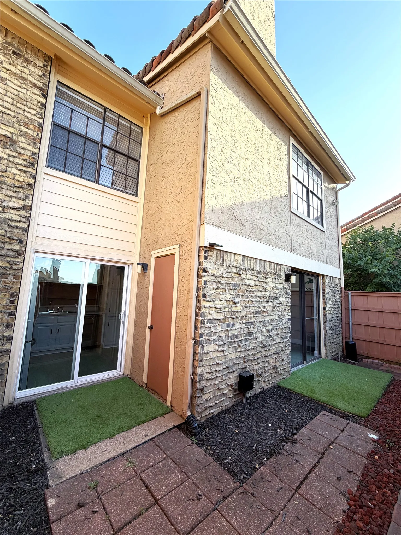 Condominium For Rent in Dallas County , 4233 Madera Road 4, Irving, Texas 75038, 2 Bedroom, 3 Bathroom, Garage spaces, 1,135 Sqft, built in 1981, mls#21319422, Real Estate Agent in Irving, Homes For Rent in Dallas county, Homes For Rent in Irving, Realtor in Irving Texas, Real Estate Brokerage Independent Realty Texas, Luminita Cordes Realtor
