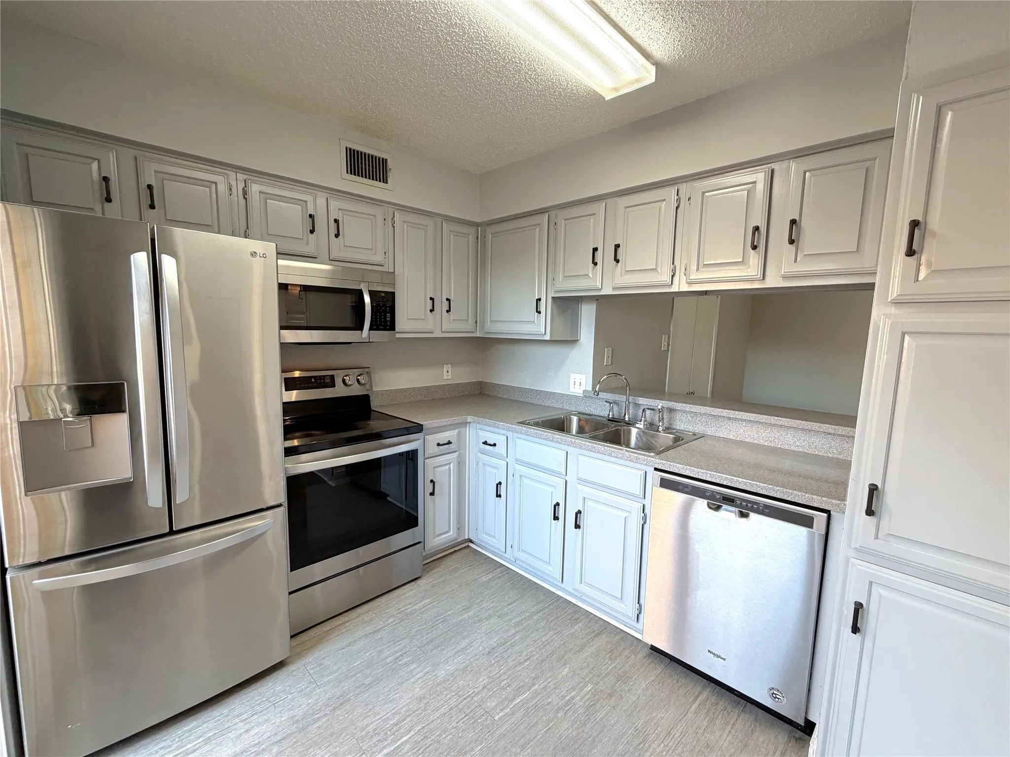 Condominium For Rent in Dallas County , 4233 Madera Road 4, Irving, Texas 75038, 2 Bedroom, 3 Bathroom, Garage spaces, 1,135 Sqft, built in 1981, mls#21319422, Real Estate Agent in Irving, Homes For Rent in Dallas county, Homes For Rent in Irving, Realtor in Irving Texas, Real Estate Brokerage Independent Realty Texas, Luminita Cordes Realtor