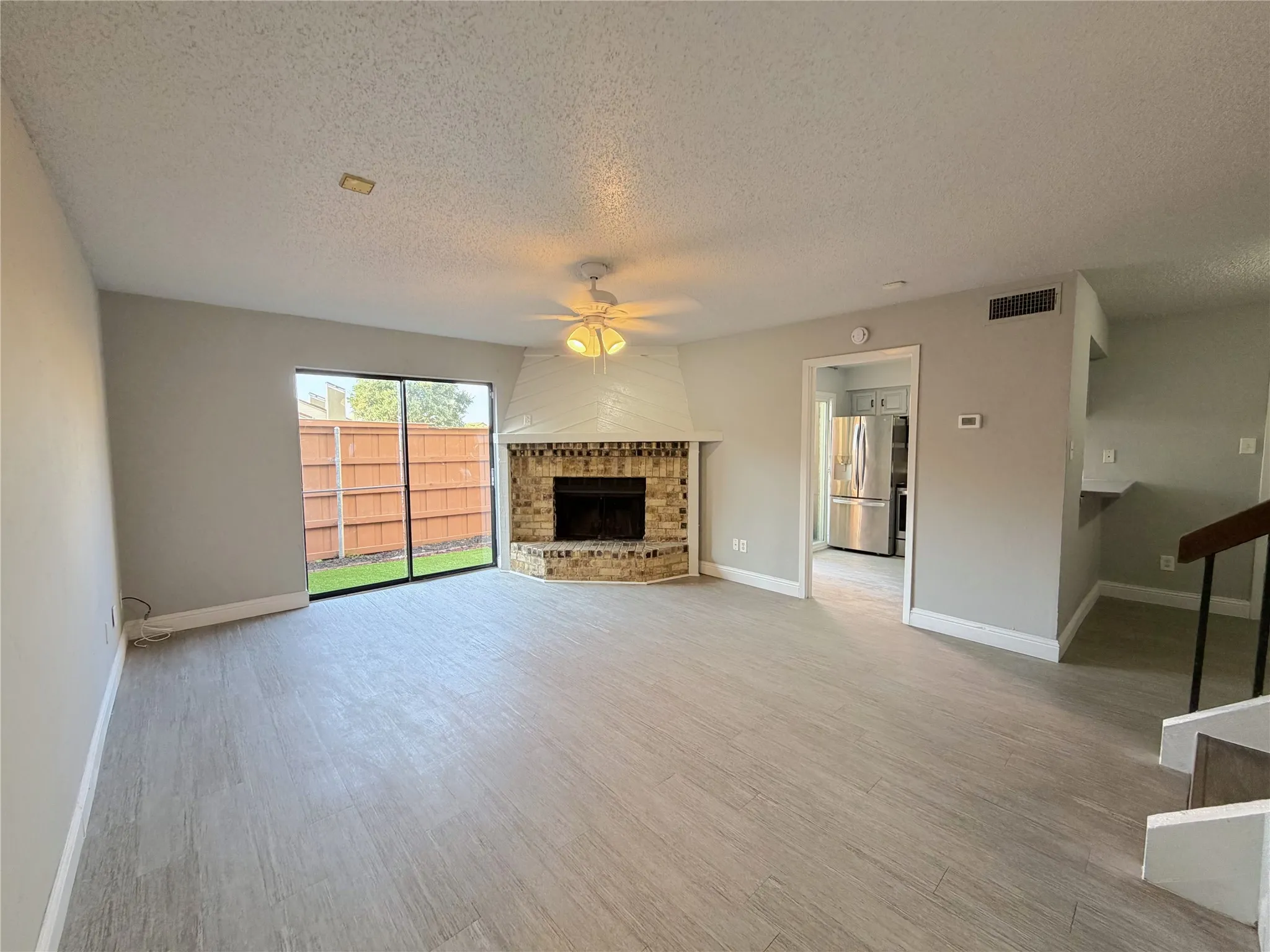 Condominium For Rent in Dallas County , 4233 Madera Road 4, Irving, Texas 75038, 2 Bedroom, 3 Bathroom, Garage spaces, 1,135 Sqft, built in 1981, mls#21319422, Real Estate Agent in Irving, Homes For Rent in Dallas county, Homes For Rent in Irving, Realtor in Irving Texas, Real Estate Brokerage Independent Realty Texas, Luminita Cordes Realtor