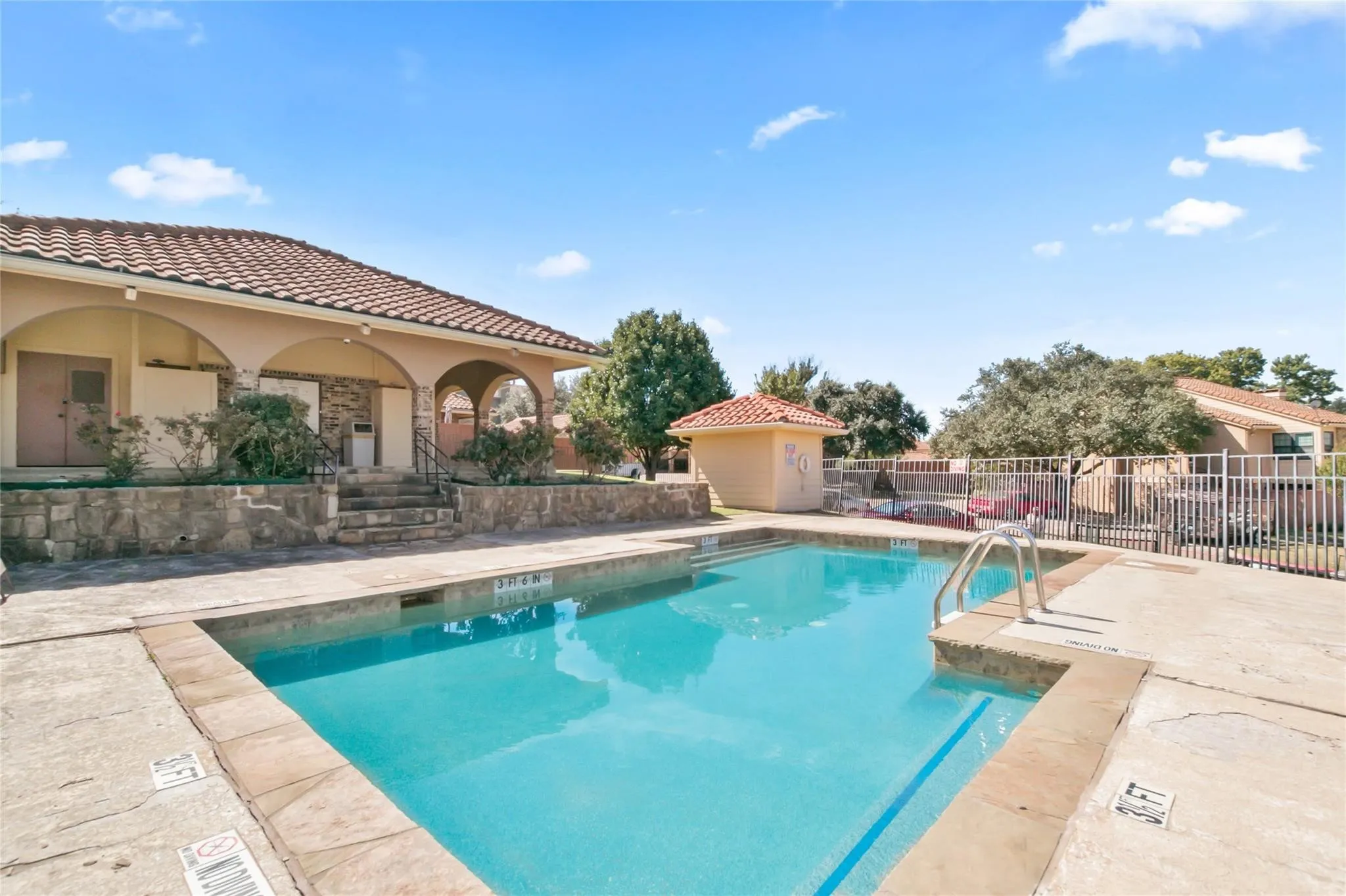 Condominium For Rent in Dallas County , 4233 Madera Road 4, Irving, Texas 75038, 2 Bedroom, 3 Bathroom, Garage spaces, 1,135 Sqft, built in 1981, mls#21319422, Real Estate Agent in Irving, Homes For Rent in Dallas county, Homes For Rent in Irving, Realtor in Irving Texas, Real Estate Brokerage Independent Realty Texas, Luminita Cordes Realtor