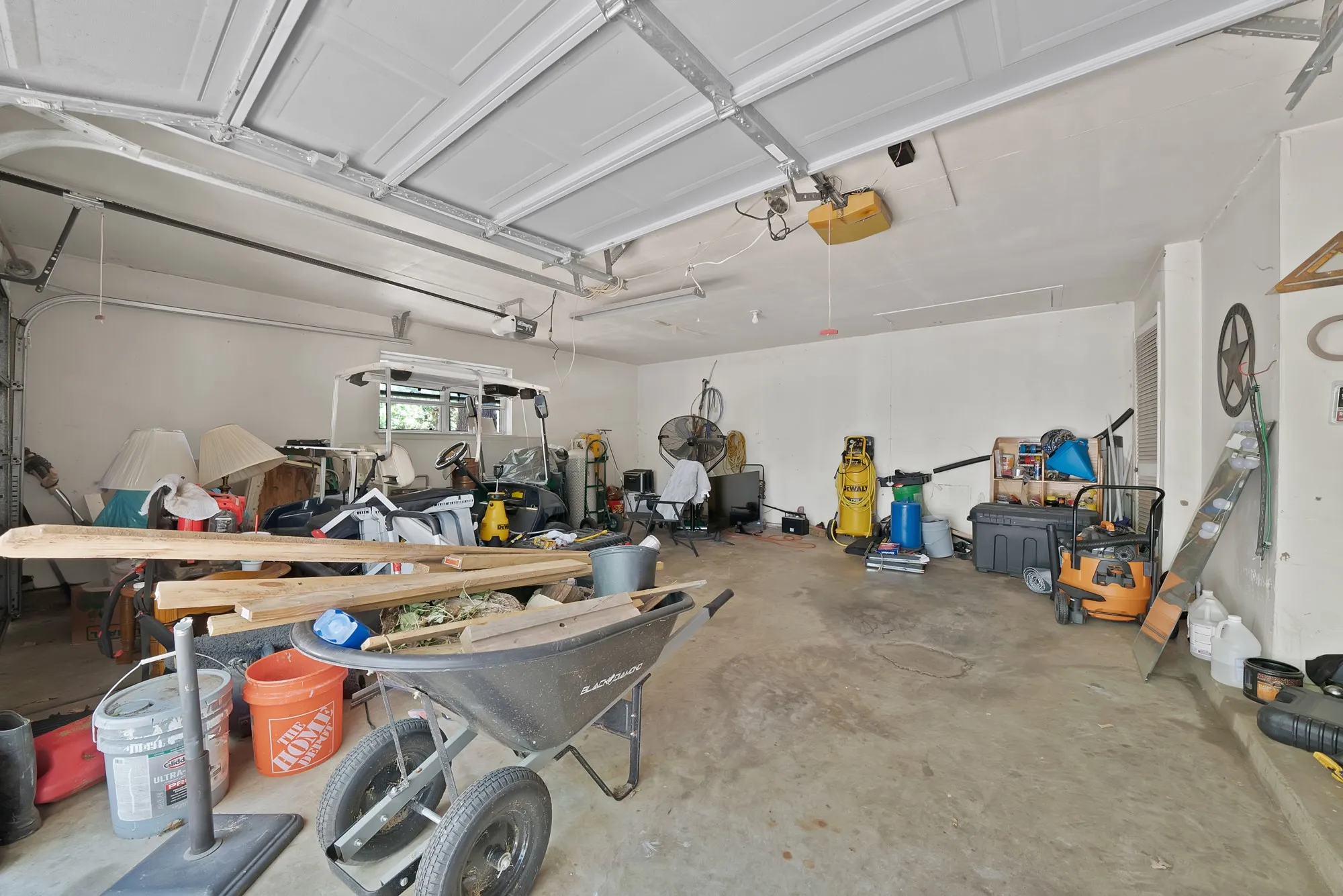 Single Family Residence For Sale in Johnson County , 305 W Bethesda Road, Burleson, Texas 76028, 3 Bedrooms, 2 Bathrooms, 2 Garage spaces, 2,314 Sqft, built in 1968, Price $500,000, mls#21315420, Real Estate Agent in Burleson, Homes For Sale in Johnson county, Homes For Sale in Burleson, Realtor in Burleson Texas, Real Estate Brokerage Independent Realty Texas, Luminita Cordes Realtor