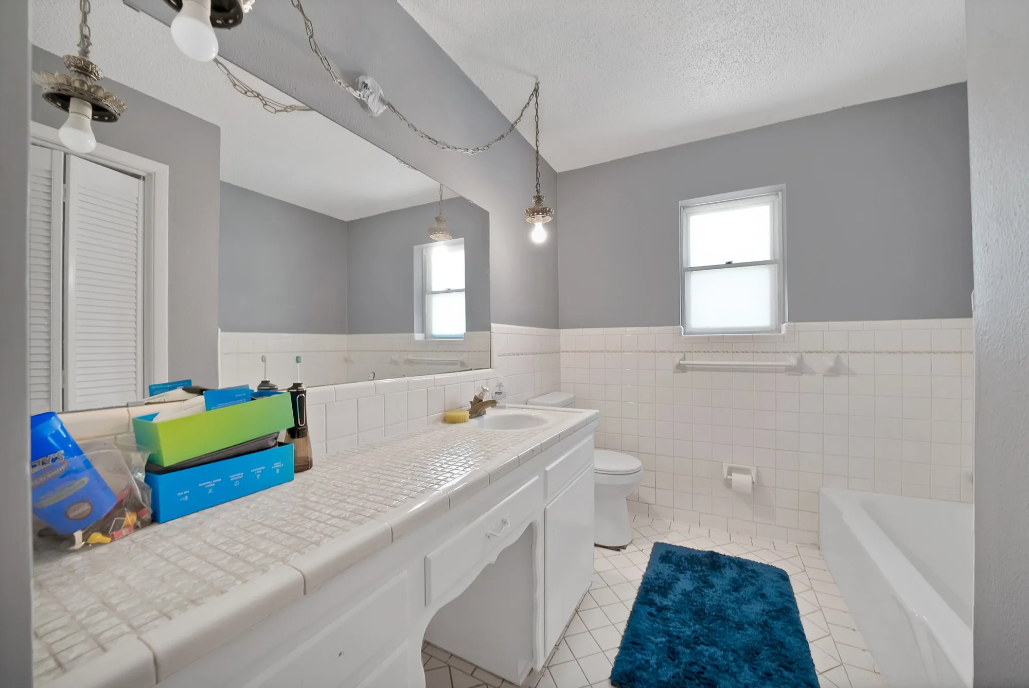 Single Family Residence For Sale in Johnson County , 305 W Bethesda Road, Burleson, Texas 76028, 3 Bedrooms, 2 Bathrooms, 2 Garage spaces, 2,314 Sqft, built in 1968, Price $500,000, mls#21315420, Real Estate Agent in Burleson, Homes For Sale in Johnson county, Homes For Sale in Burleson, Realtor in Burleson Texas, Real Estate Brokerage Independent Realty Texas, Luminita Cordes Realtor