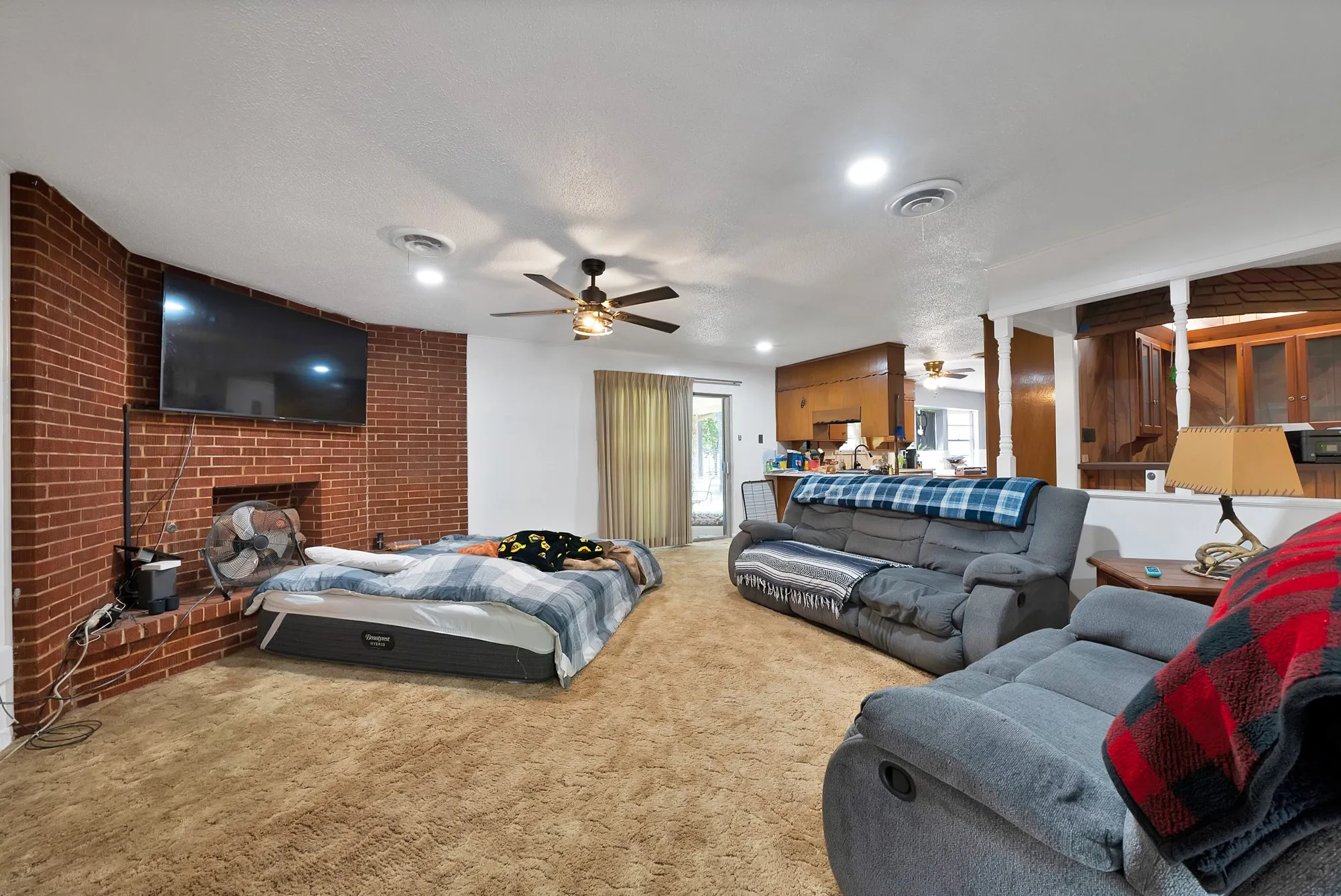 Single Family Residence For Sale in Johnson County , 305 W Bethesda Road, Burleson, Texas 76028, 3 Bedrooms, 2 Bathrooms, 2 Garage spaces, 2,314 Sqft, built in 1968, Price $500,000, mls#21315420, Real Estate Agent in Burleson, Homes For Sale in Johnson county, Homes For Sale in Burleson, Realtor in Burleson Texas, Real Estate Brokerage Independent Realty Texas, Luminita Cordes Realtor