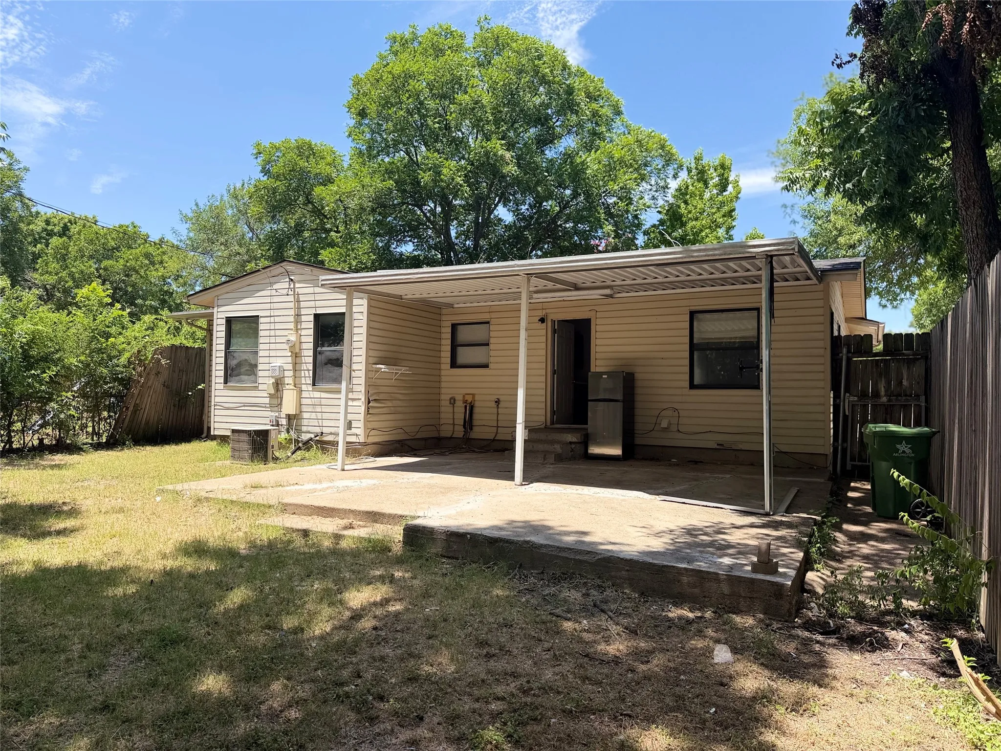 Single Family Residence For Sale in Tarrant County , 2005 Huntington Drive, Arlington, Texas 76010, 4 Bedroom, 2 Bathroom, Garage spaces, 1,356 Sqft, built in 1953, mls#21321342, Real Estate Agent in Arlington, Homes For Sale in Tarrant county, Homes For Sale in Arlington, Realtor in Arlington Texas, Real Estate Brokerage Independent Realty Texas, Luminita Cordes Realtor