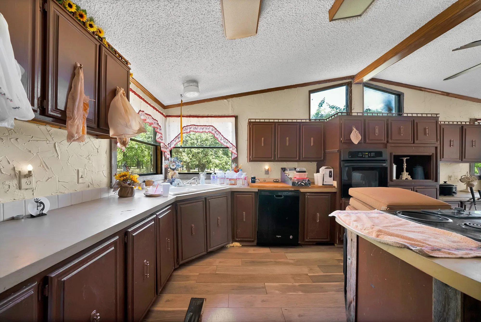 Mobile Home For Sale in Johnson County , 301 W Bethesda Road, Burleson, Texas 76028, 3 Bedroom, 2 Bathroom, Garage spaces, 2,072 Sqft, built in 1986, mls#21315406, Real Estate Agent in Burleson, Homes For Sale in Johnson county, Homes For Sale in Burleson, Realtor in Burleson Texas, Real Estate Brokerage Independent Realty Texas, Luminita Cordes Realtor