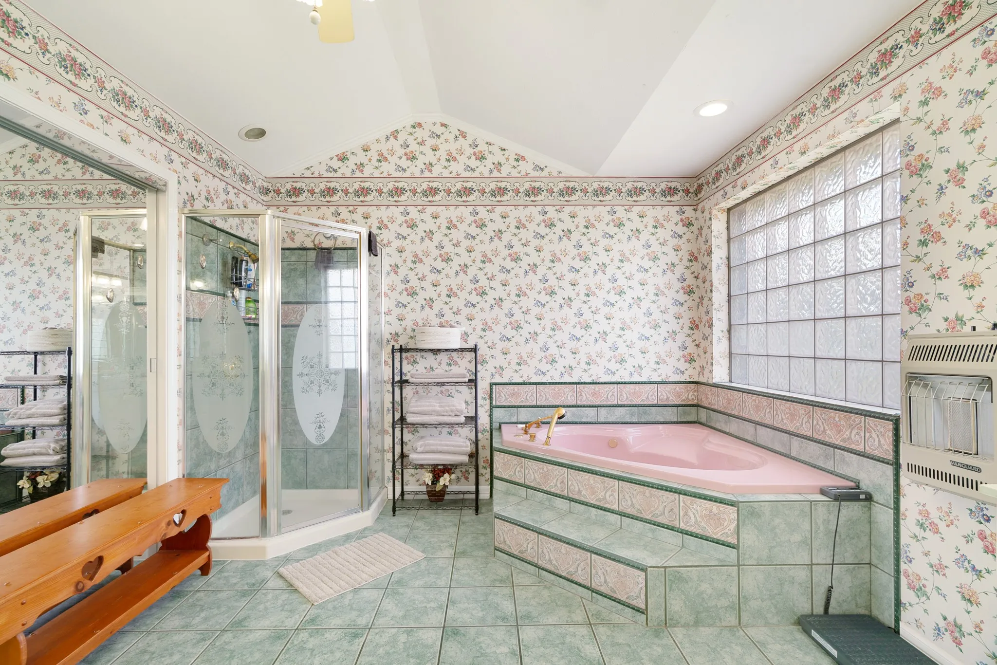 Single Family Residence For Sale in Lamar County , 1005 Us-82, Blossom, Texas 75416, 3 Bedroom, 4 Bathroom, 2 Garage spaces, 2,780 Sqft, built in 1998, mls#21318646, Real Estate Agent in Blossom, Homes For Sale in Lamar county, Homes For Sale in Blossom, Realtor in Blossom Texas, Real Estate Brokerage Independent Realty Texas, Luminita Cordes Realtor