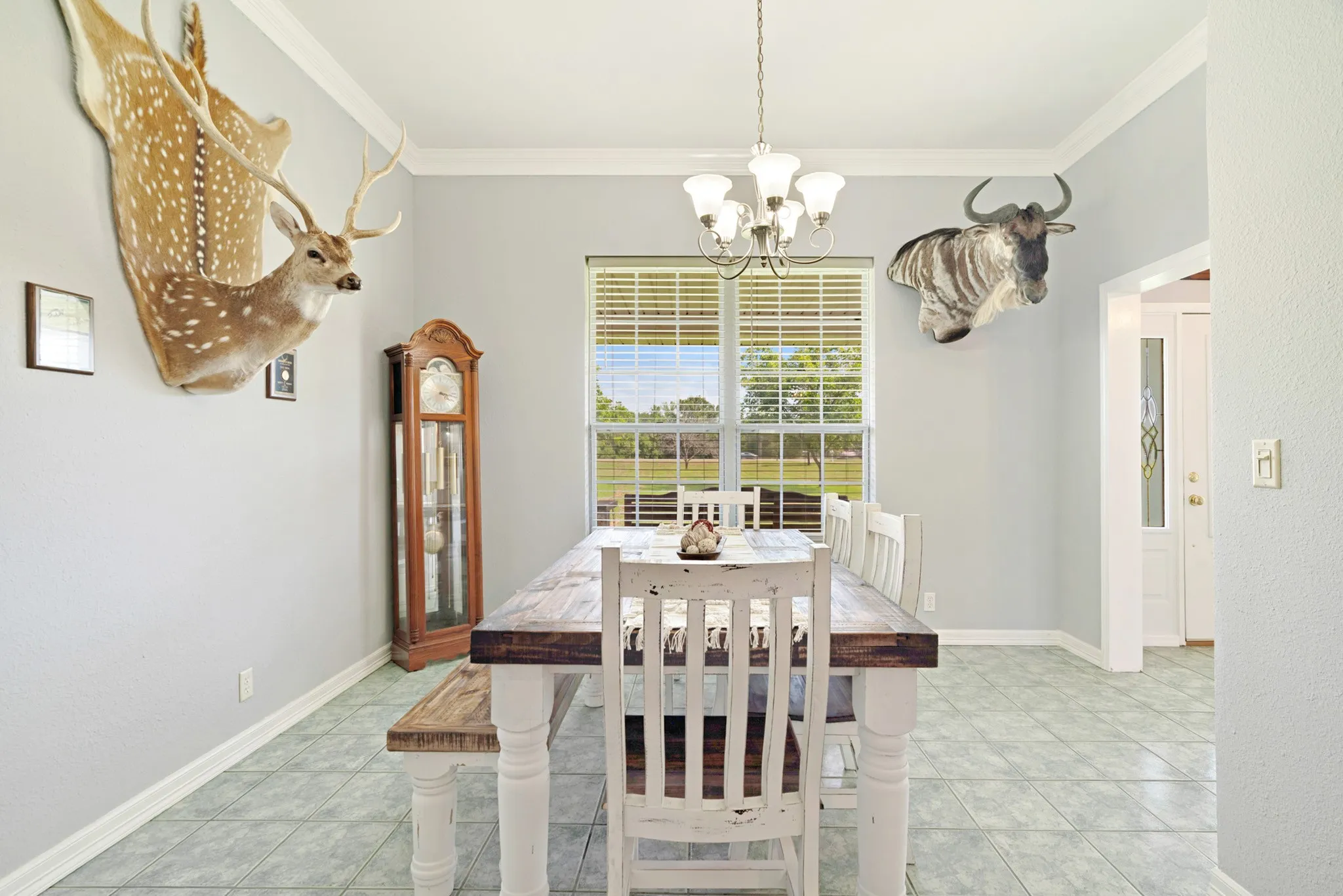 Single Family Residence For Sale in Lamar County , 1005 Us-82, Blossom, Texas 75416, 3 Bedroom, 4 Bathroom, 2 Garage spaces, 2,780 Sqft, built in 1998, mls#21318646, Real Estate Agent in Blossom, Homes For Sale in Lamar county, Homes For Sale in Blossom, Realtor in Blossom Texas, Real Estate Brokerage Independent Realty Texas, Luminita Cordes Realtor
