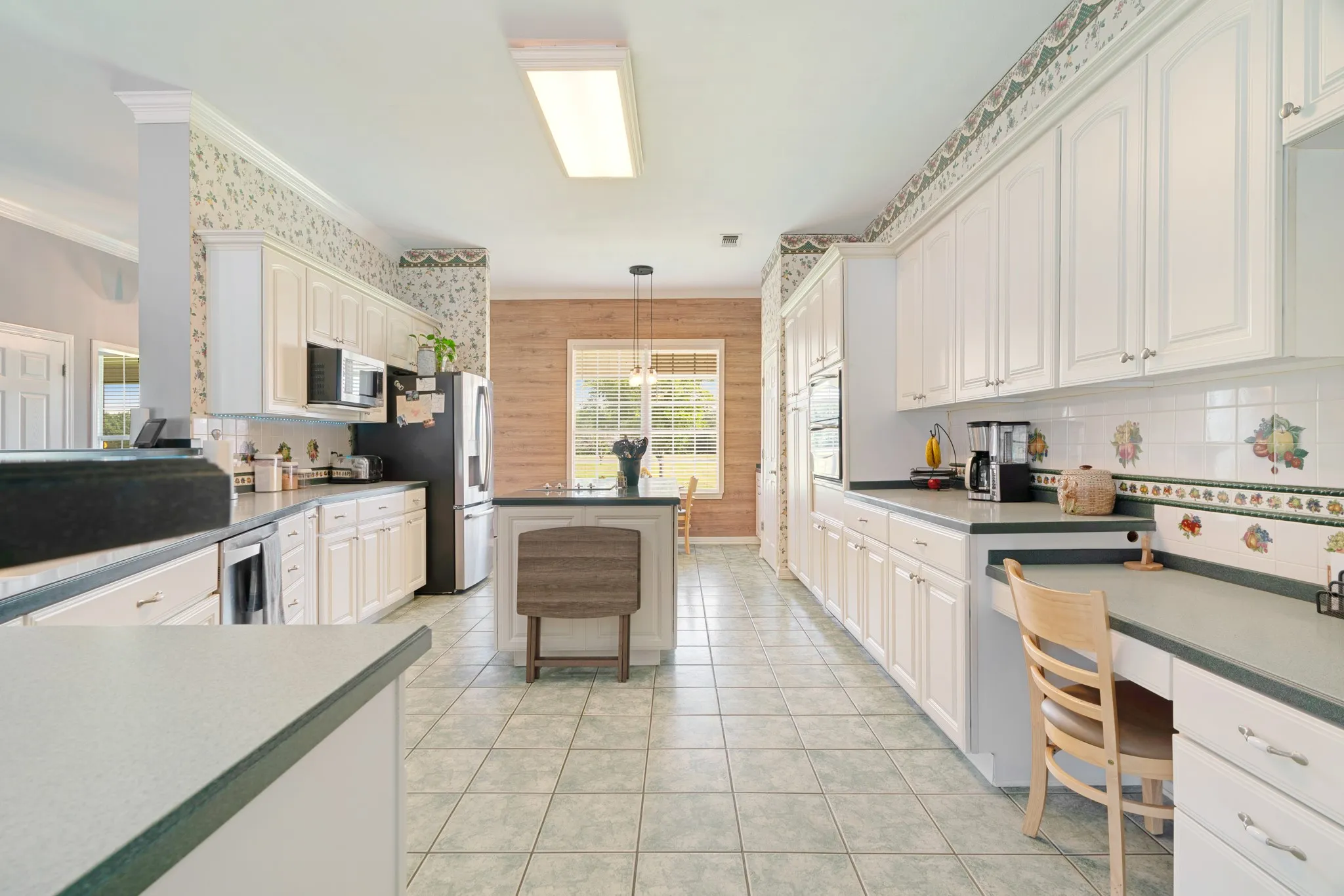 Single Family Residence For Sale in Lamar County , 1005 Us-82, Blossom, Texas 75416, 3 Bedroom, 4 Bathroom, 2 Garage spaces, 2,780 Sqft, built in 1998, mls#21318646, Real Estate Agent in Blossom, Homes For Sale in Lamar county, Homes For Sale in Blossom, Realtor in Blossom Texas, Real Estate Brokerage Independent Realty Texas, Luminita Cordes Realtor