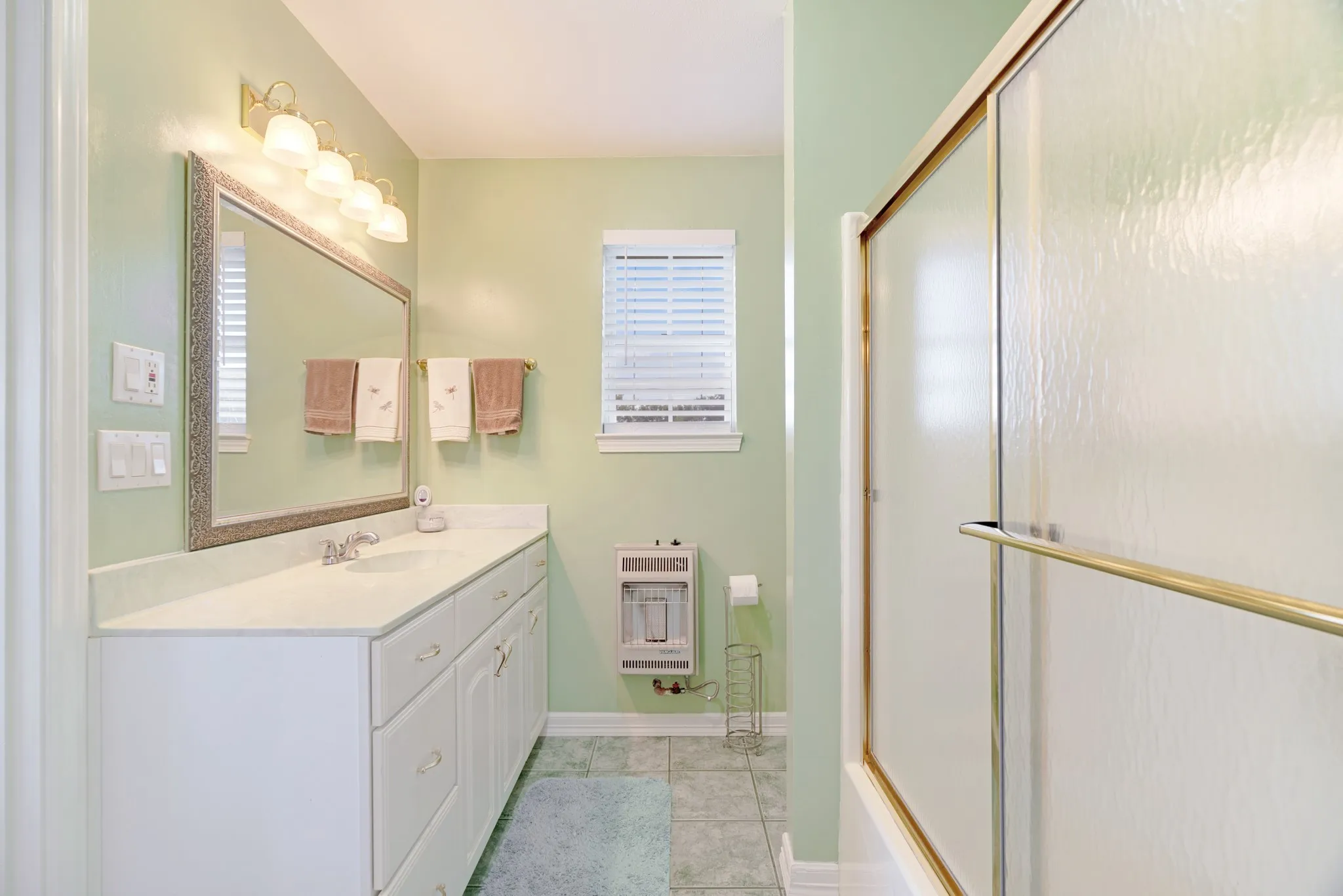 Single Family Residence For Sale in Lamar County , 1005 Us-82, Blossom, Texas 75416, 3 Bedroom, 4 Bathroom, 2 Garage spaces, 2,780 Sqft, built in 1998, mls#21318646, Real Estate Agent in Blossom, Homes For Sale in Lamar county, Homes For Sale in Blossom, Realtor in Blossom Texas, Real Estate Brokerage Independent Realty Texas, Luminita Cordes Realtor