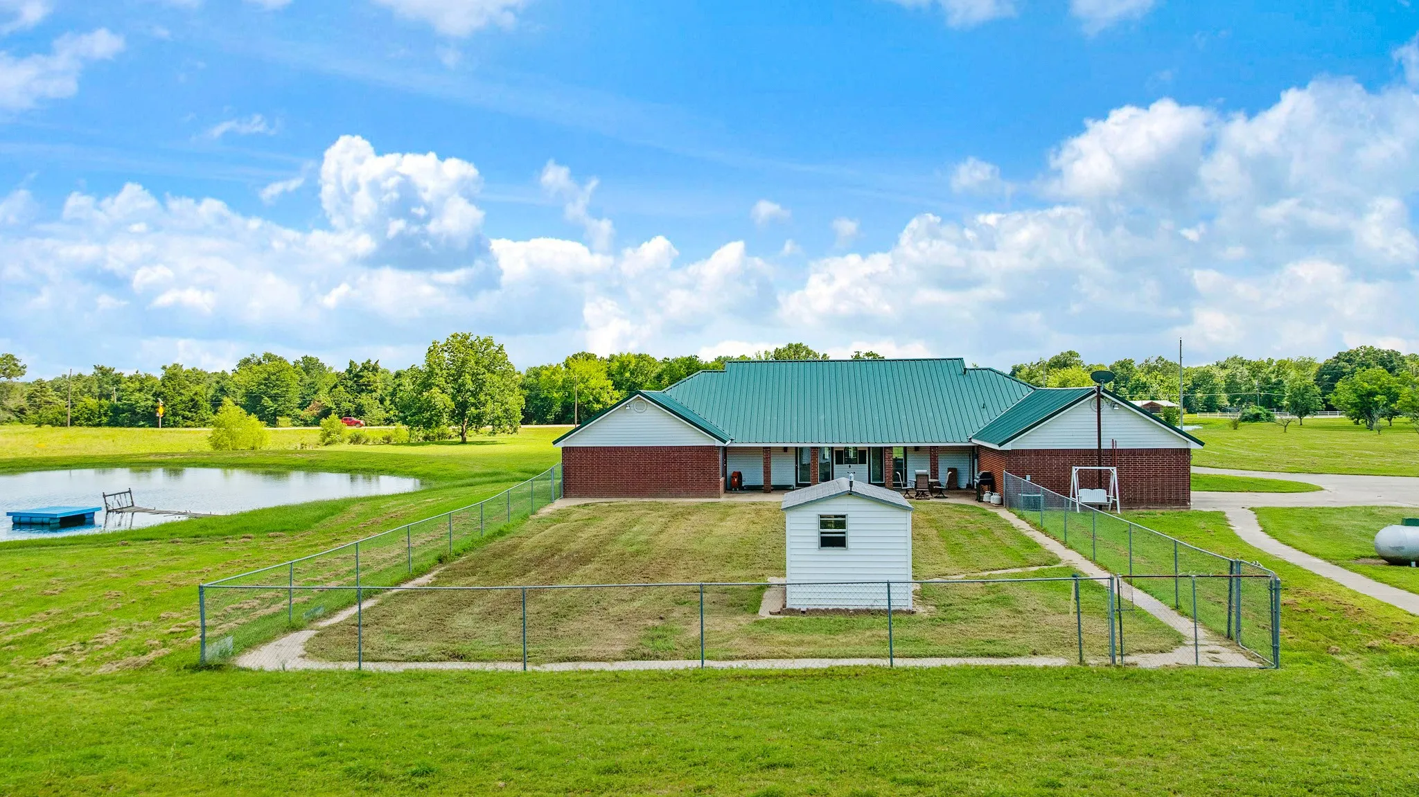 Single Family Residence For Sale in Lamar County , 1005 Us-82, Blossom, Texas 75416, 3 Bedroom, 4 Bathroom, 2 Garage spaces, 2,780 Sqft, built in 1998, mls#21318646, Real Estate Agent in Blossom, Homes For Sale in Lamar county, Homes For Sale in Blossom, Realtor in Blossom Texas, Real Estate Brokerage Independent Realty Texas, Luminita Cordes Realtor