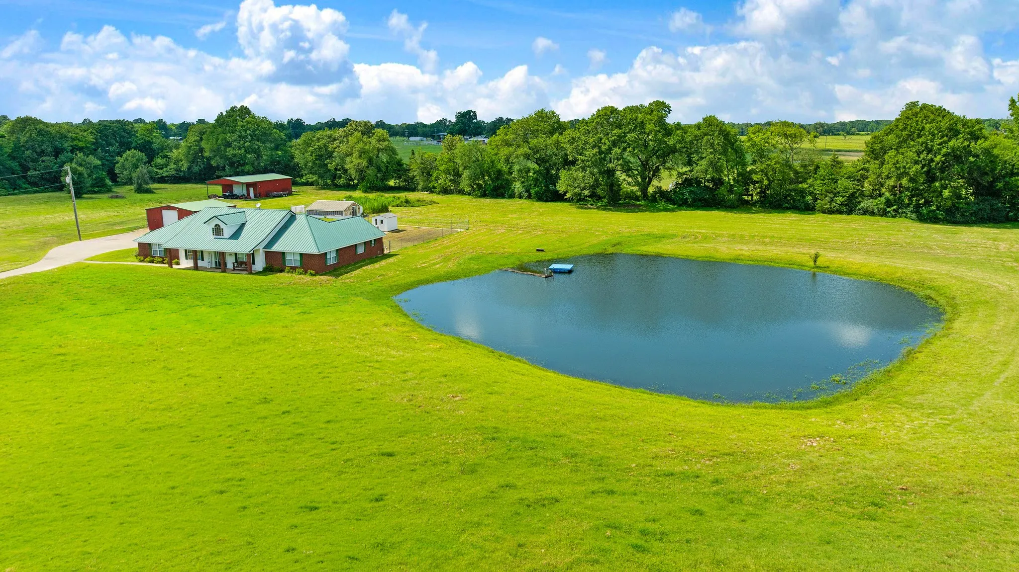 Single Family Residence For Sale in Lamar County , 1005 Us-82, Blossom, Texas 75416, 3 Bedroom, 4 Bathroom, 2 Garage spaces, 2,780 Sqft, built in 1998, mls#21318646, Real Estate Agent in Blossom, Homes For Sale in Lamar county, Homes For Sale in Blossom, Realtor in Blossom Texas, Real Estate Brokerage Independent Realty Texas, Luminita Cordes Realtor