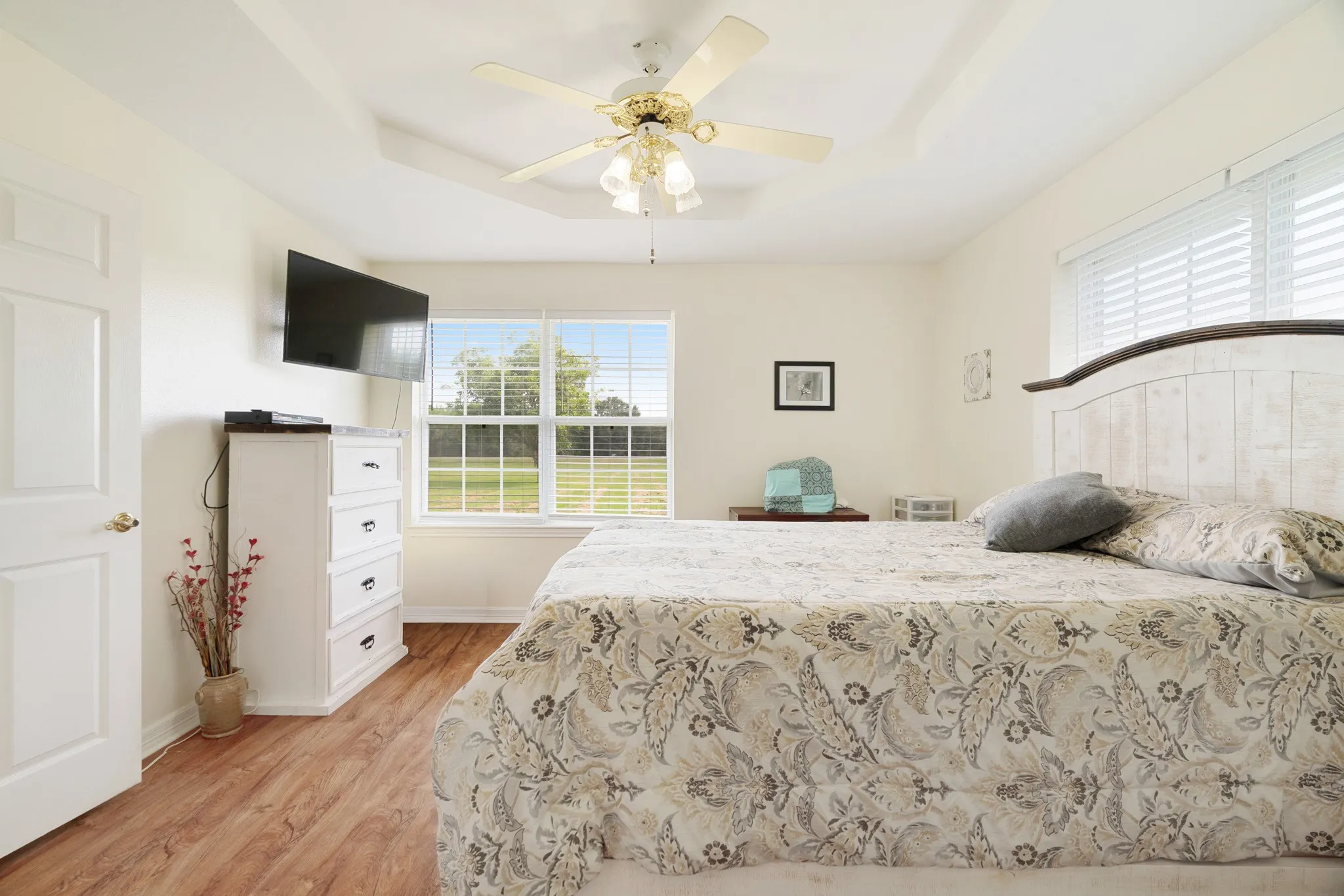 Single Family Residence For Sale in Lamar County , 1005 Us-82, Blossom, Texas 75416, 3 Bedroom, 4 Bathroom, 2 Garage spaces, 2,780 Sqft, built in 1998, mls#21318646, Real Estate Agent in Blossom, Homes For Sale in Lamar county, Homes For Sale in Blossom, Realtor in Blossom Texas, Real Estate Brokerage Independent Realty Texas, Luminita Cordes Realtor