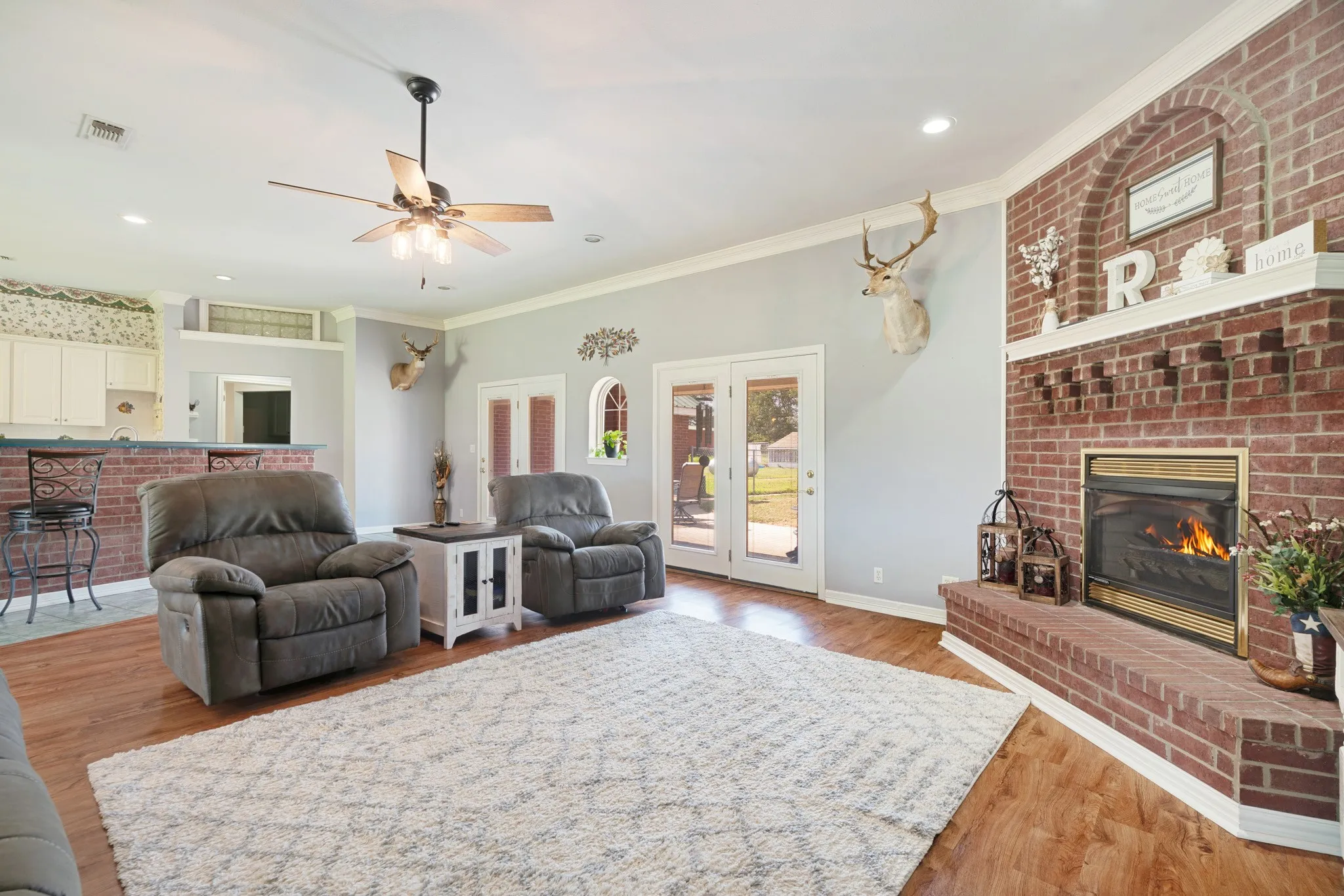 Single Family Residence For Sale in Lamar County , 1005 Us-82, Blossom, Texas 75416, 3 Bedroom, 4 Bathroom, 2 Garage spaces, 2,780 Sqft, built in 1998, mls#21318646, Real Estate Agent in Blossom, Homes For Sale in Lamar county, Homes For Sale in Blossom, Realtor in Blossom Texas, Real Estate Brokerage Independent Realty Texas, Luminita Cordes Realtor