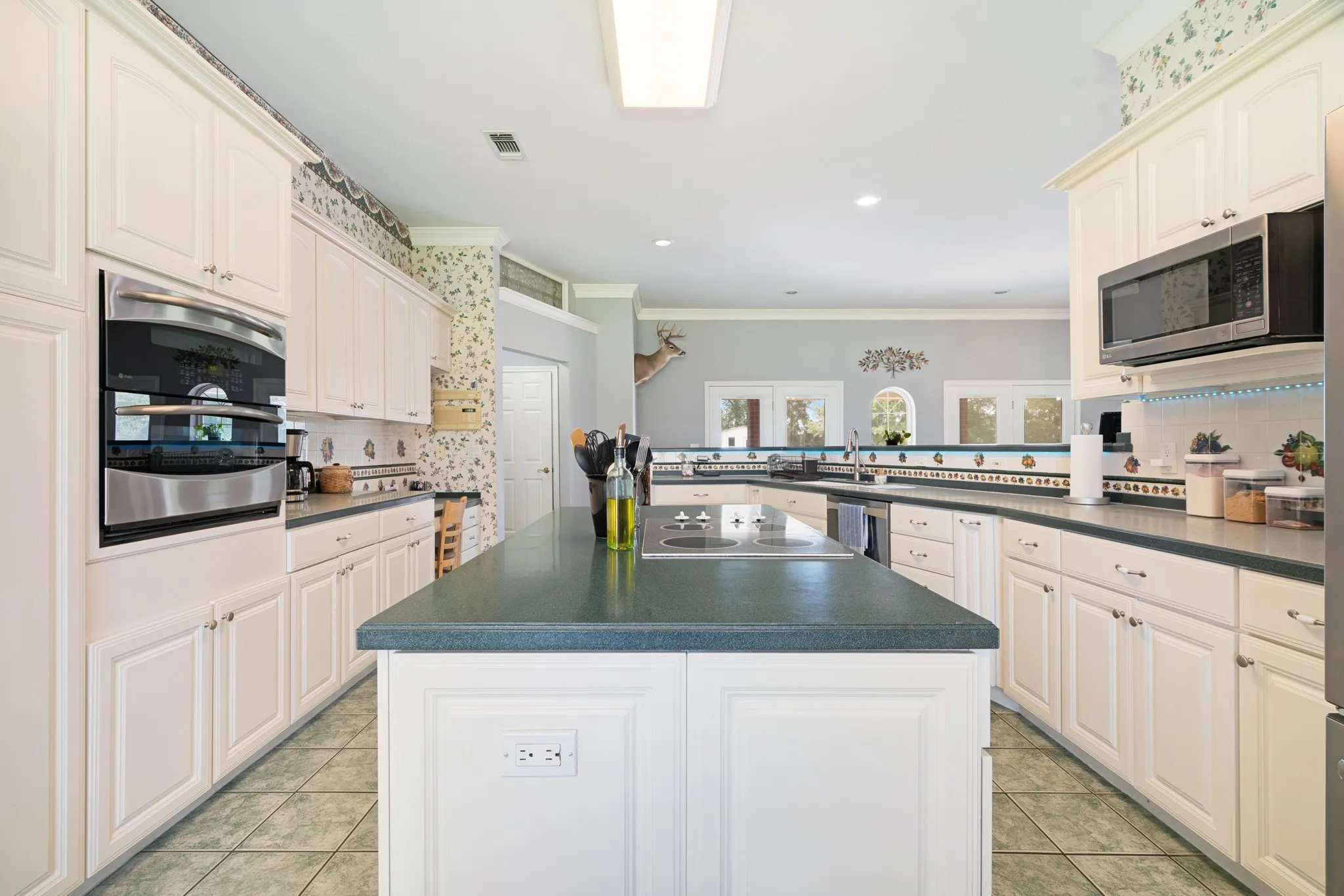 Single Family Residence For Sale in Lamar County , 1005 Us-82, Blossom, Texas 75416, 3 Bedroom, 4 Bathroom, 2 Garage spaces, 2,780 Sqft, built in 1998, mls#21318646, Real Estate Agent in Blossom, Homes For Sale in Lamar county, Homes For Sale in Blossom, Realtor in Blossom Texas, Real Estate Brokerage Independent Realty Texas, Luminita Cordes Realtor