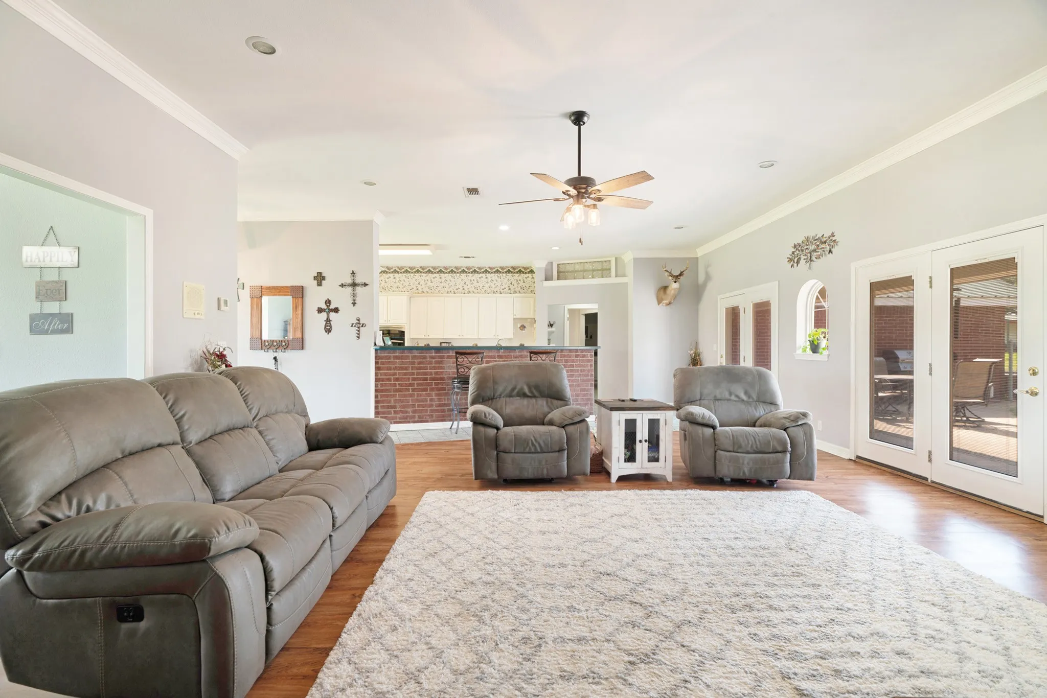Single Family Residence For Sale in Lamar County , 1005 Us-82, Blossom, Texas 75416, 3 Bedroom, 4 Bathroom, 2 Garage spaces, 2,780 Sqft, built in 1998, mls#21318646, Real Estate Agent in Blossom, Homes For Sale in Lamar county, Homes For Sale in Blossom, Realtor in Blossom Texas, Real Estate Brokerage Independent Realty Texas, Luminita Cordes Realtor