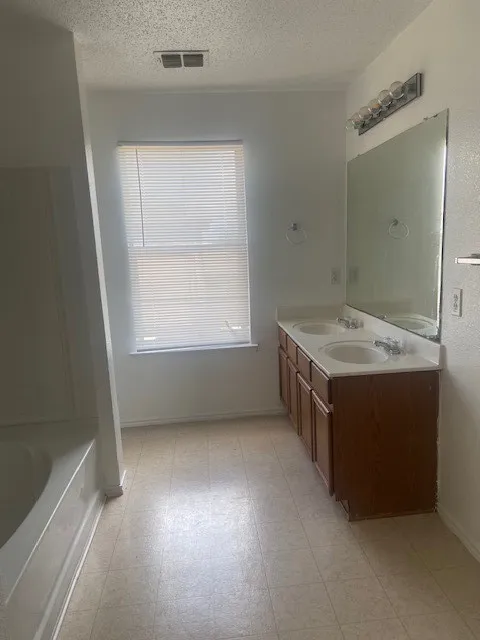 Single Family Residence For Rent in Dallas County , 14860 Bell Manor Court, Balch Springs, Texas 75180, 4 Bedroom, 3 Bathroom, 2 Garage spaces, 2,358 Sqft, built in 2004, mls#21321354, Real Estate Agent in Balch Springs, Homes For Rent in Dallas county, Homes For Rent in Balch Springs, Realtor in Balch Springs Texas, Real Estate Brokerage Independent Realty Texas, Luminita Cordes Realtor