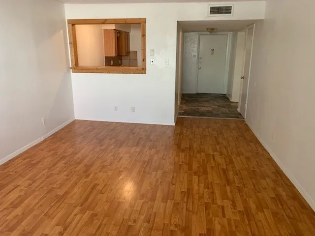 Condominium For Sale in Tarrant County , 5055 Ridglea Lane 1103, Fort Worth, Texas 76116, 1 Bedroom, 1 Bathroom, Garage spaces, 847 Sqft, built in 1968, mls#21321359, Real Estate Agent in Fort Worth, Homes For Sale in Tarrant county, Homes For Sale in Fort Worth, Realtor in Fort Worth Texas, Real Estate Brokerage Independent Realty Texas, Luminita Cordes Realtor