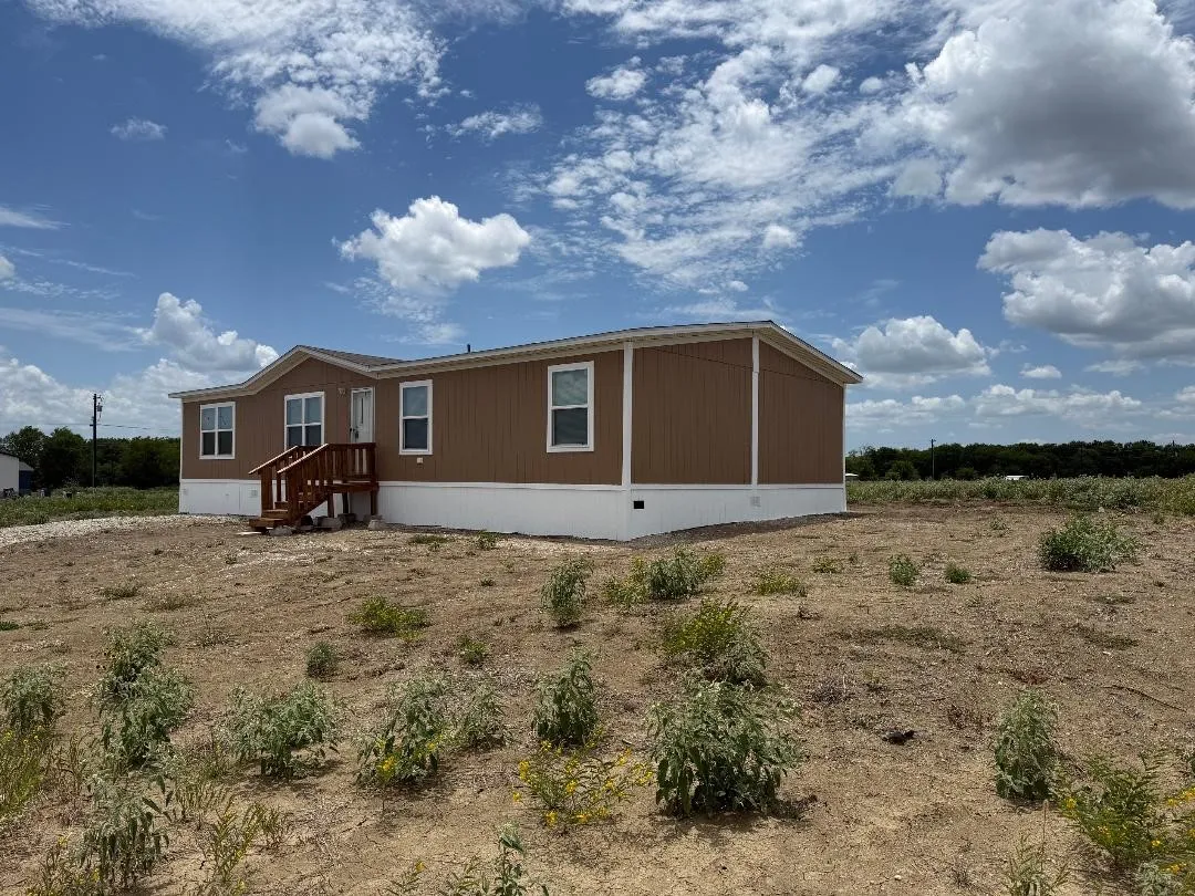 Mobile Home For Sale in Kaufman County , 1630 Lytton Lane, Kaufman, Texas 75142, 3 Bedroom, 2 Bathroom, Garage spaces, 1,568 Sqft, built in 2021, mls#21320778, Real Estate Agent in Kaufman, Homes For Sale in Kaufman county, Homes For Sale in Kaufman, Realtor in Kaufman Texas, Real Estate Brokerage Independent Realty Texas, Luminita Cordes Realtor