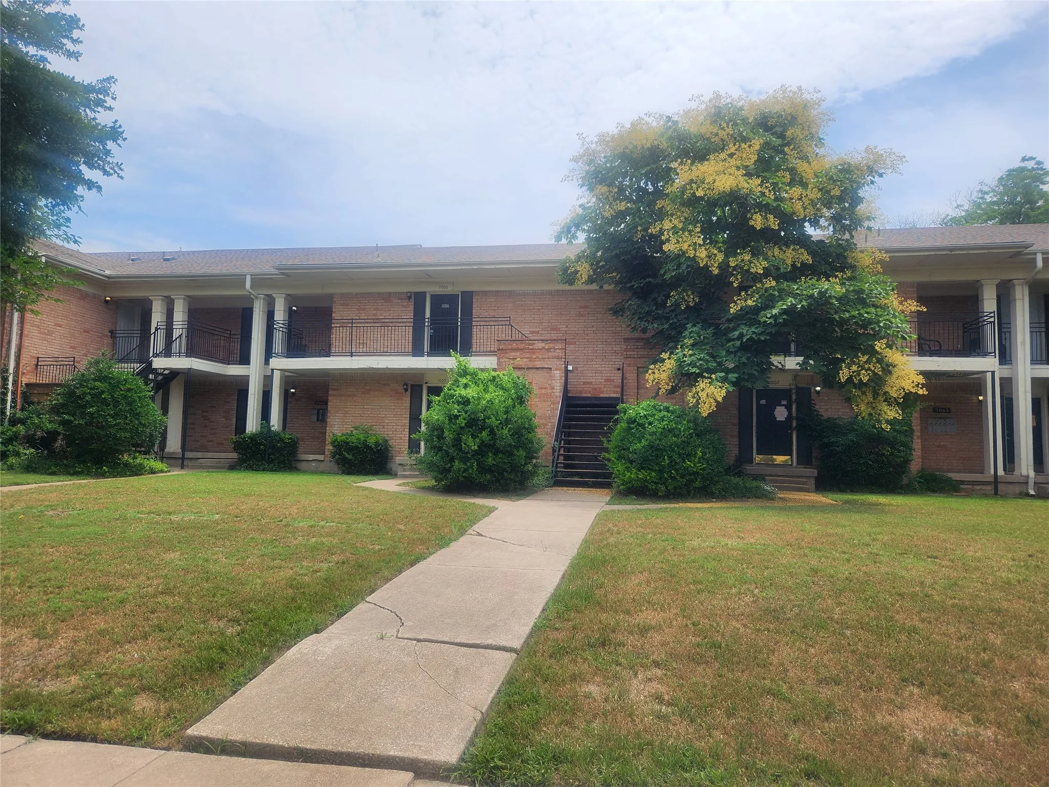 Condominium For Sale in Tarrant County , 5063 Ridglea Lane 1006, Fort Worth, Texas 76116, 1 Bedroom, 1 Bathroom, Garage spaces, 853 Sqft, built in 1968, mls#21321364, Real Estate Agent in Fort Worth, Homes For Sale in Tarrant county, Homes For Sale in Fort Worth, Realtor in Fort Worth Texas, Real Estate Brokerage Independent Realty Texas, Luminita Cordes Realtor