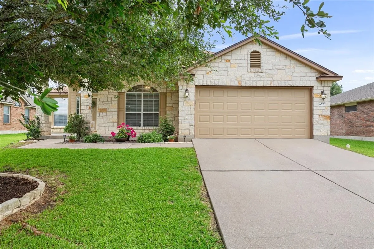Single Family Residence For Sale in Mc Lennan County , 6537 Mundo Drive, Waco, Texas 76712, 4 Bedroom, 2 Bathroom, 2 Garage spaces, 2,038 Sqft, built in 2008, mls#21321357, Real Estate Agent in Waco, Homes For Sale in Mc Lennan county, Homes For Sale in Waco, Realtor in Waco Texas, Real Estate Brokerage Independent Realty Texas, Luminita Cordes Realtor