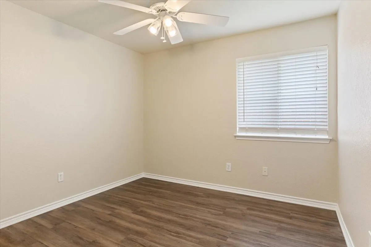 Single Family Residence For Sale in Mc Lennan County , 6537 Mundo Drive, Waco, Texas 76712, 4 Bedroom, 2 Bathroom, 2 Garage spaces, 2,038 Sqft, built in 2008, mls#21321357, Real Estate Agent in Waco, Homes For Sale in Mc Lennan county, Homes For Sale in Waco, Realtor in Waco Texas, Real Estate Brokerage Independent Realty Texas, Luminita Cordes Realtor