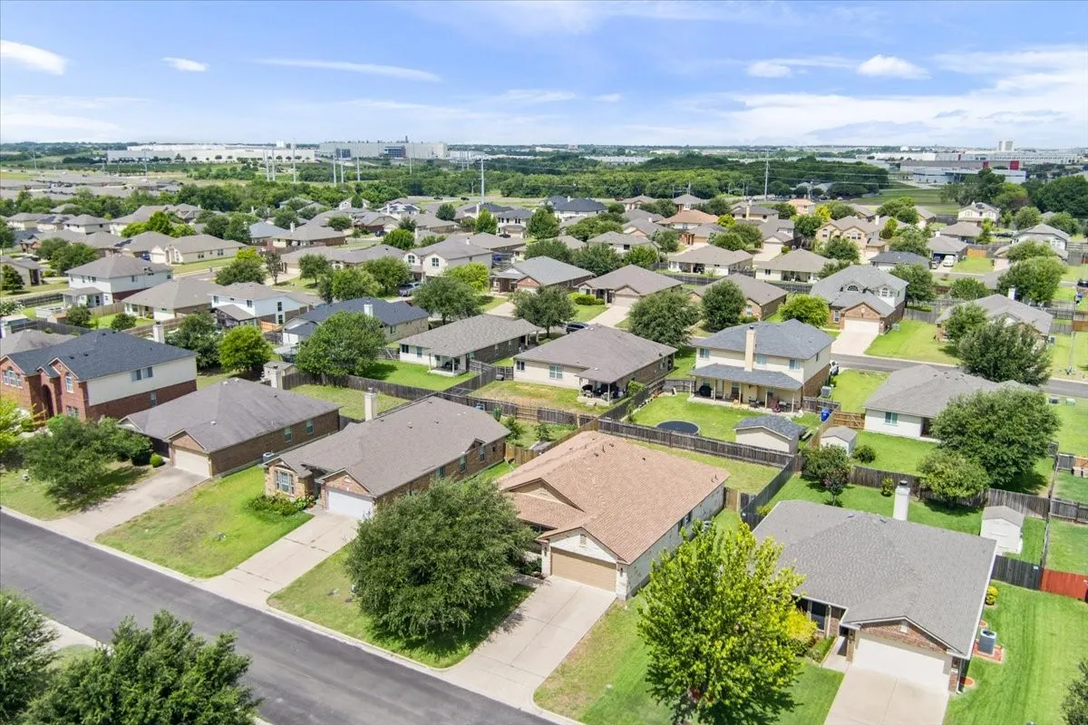 Single Family Residence For Sale in Mc Lennan County , 6537 Mundo Drive, Waco, Texas 76712, 4 Bedroom, 2 Bathroom, 2 Garage spaces, 2,038 Sqft, built in 2008, mls#21321357, Real Estate Agent in Waco, Homes For Sale in Mc Lennan county, Homes For Sale in Waco, Realtor in Waco Texas, Real Estate Brokerage Independent Realty Texas, Luminita Cordes Realtor