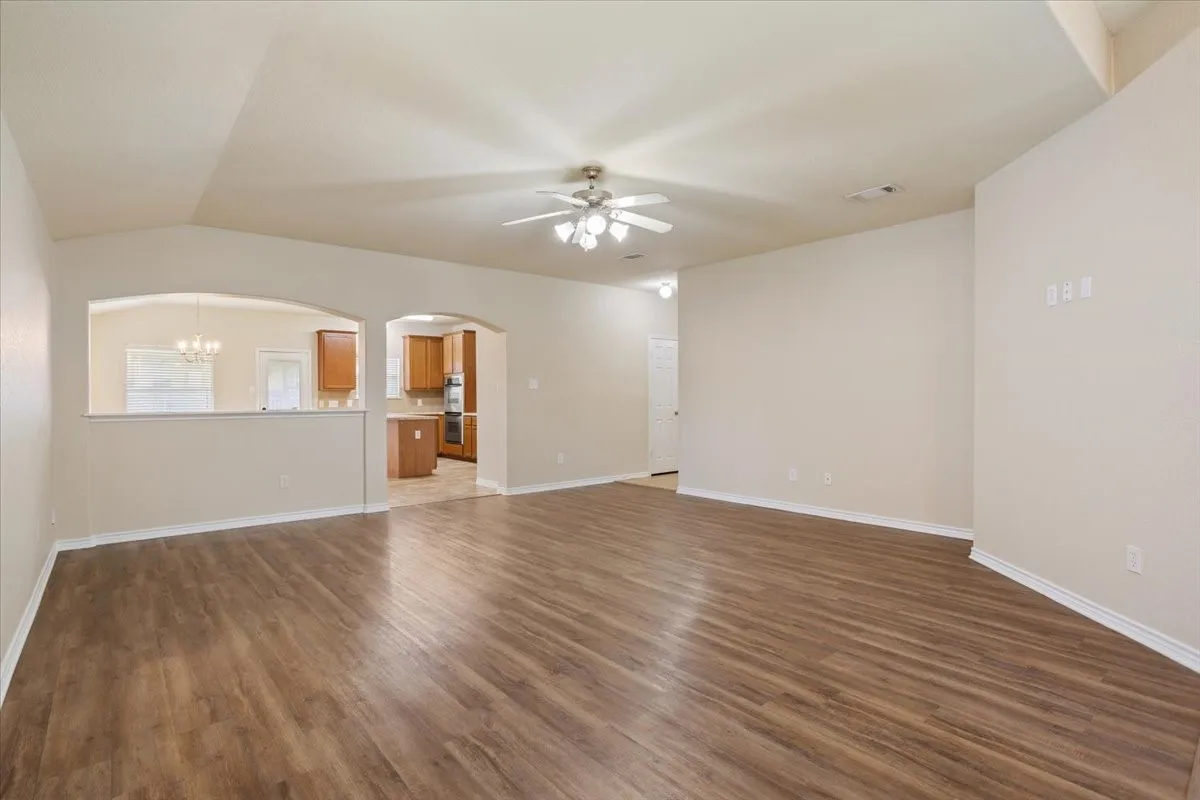 Single Family Residence For Sale in Mc Lennan County , 6537 Mundo Drive, Waco, Texas 76712, 4 Bedroom, 2 Bathroom, 2 Garage spaces, 2,038 Sqft, built in 2008, mls#21321357, Real Estate Agent in Waco, Homes For Sale in Mc Lennan county, Homes For Sale in Waco, Realtor in Waco Texas, Real Estate Brokerage Independent Realty Texas, Luminita Cordes Realtor