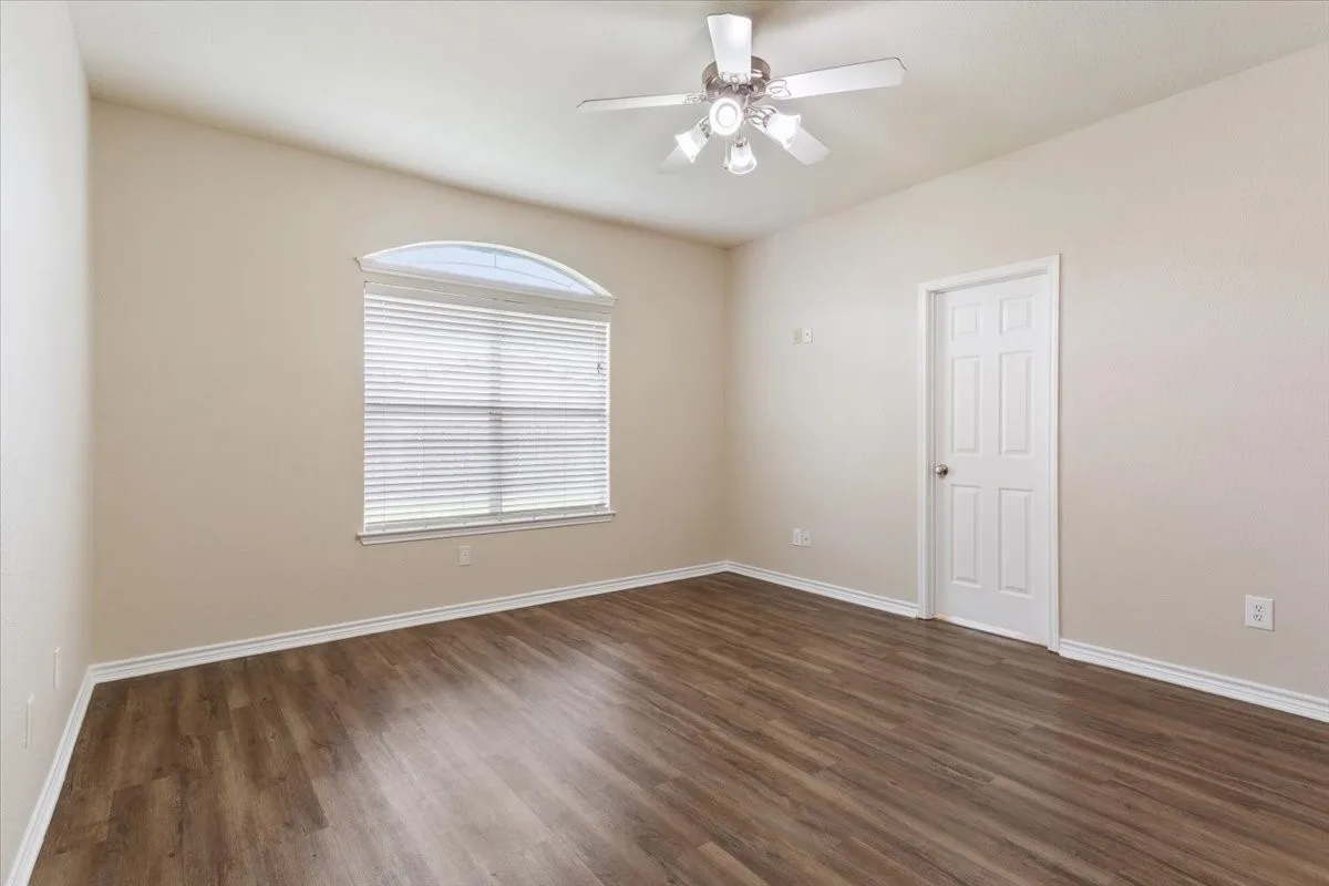 Single Family Residence For Sale in Mc Lennan County , 6537 Mundo Drive, Waco, Texas 76712, 4 Bedroom, 2 Bathroom, 2 Garage spaces, 2,038 Sqft, built in 2008, mls#21321357, Real Estate Agent in Waco, Homes For Sale in Mc Lennan county, Homes For Sale in Waco, Realtor in Waco Texas, Real Estate Brokerage Independent Realty Texas, Luminita Cordes Realtor