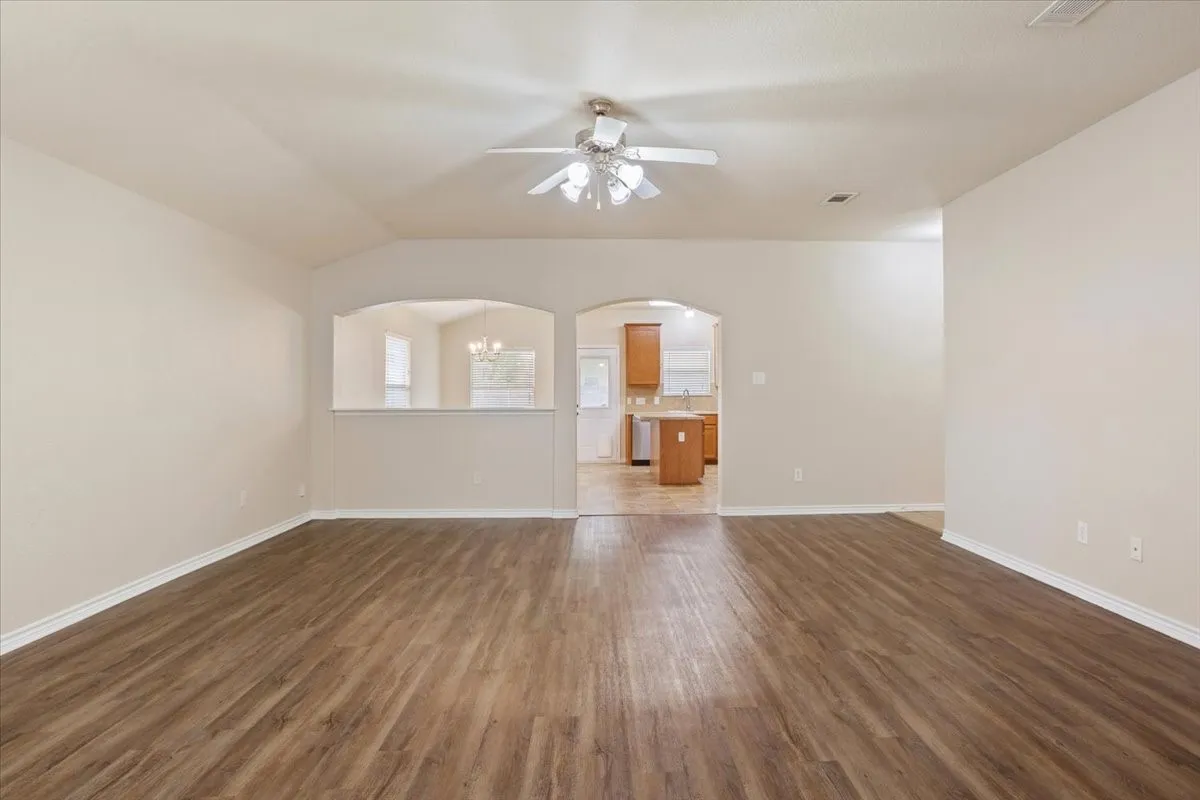 Single Family Residence For Sale in Mc Lennan County , 6537 Mundo Drive, Waco, Texas 76712, 4 Bedroom, 2 Bathroom, 2 Garage spaces, 2,038 Sqft, built in 2008, mls#21321357, Real Estate Agent in Waco, Homes For Sale in Mc Lennan county, Homes For Sale in Waco, Realtor in Waco Texas, Real Estate Brokerage Independent Realty Texas, Luminita Cordes Realtor