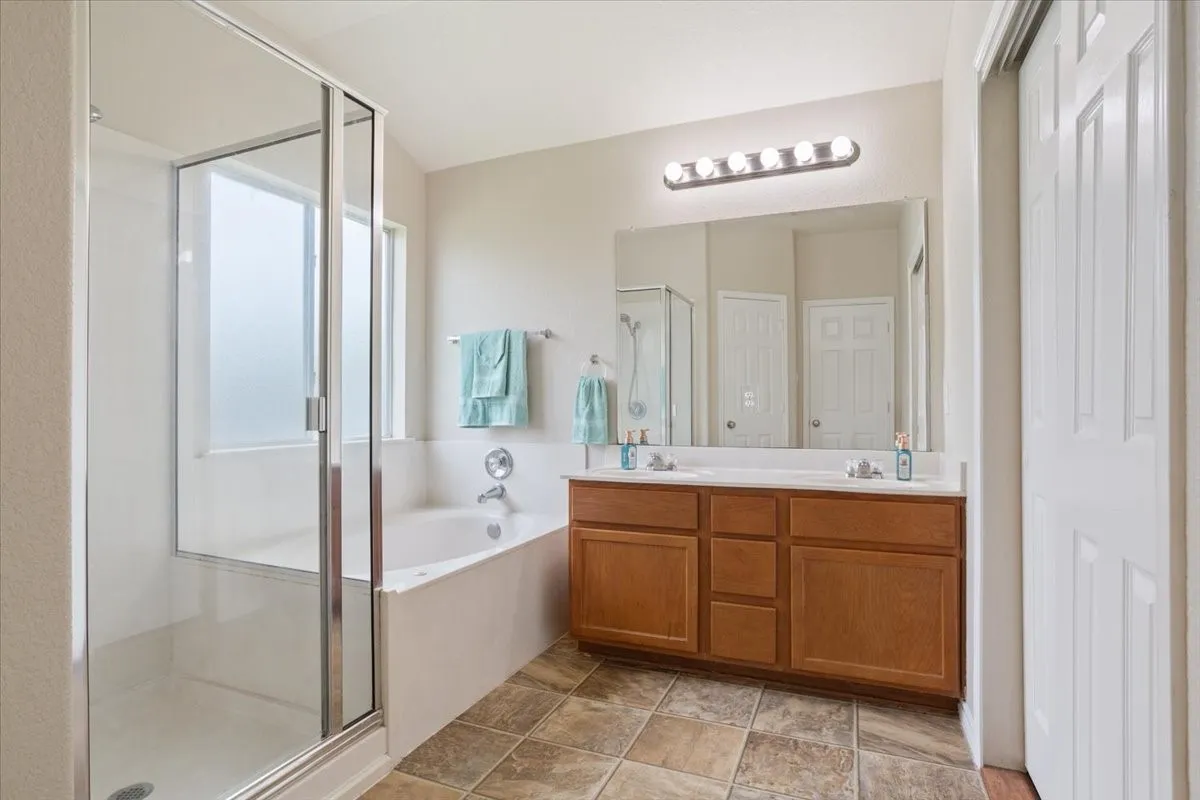 Single Family Residence For Sale in Mc Lennan County , 6537 Mundo Drive, Waco, Texas 76712, 4 Bedroom, 2 Bathroom, 2 Garage spaces, 2,038 Sqft, built in 2008, mls#21321357, Real Estate Agent in Waco, Homes For Sale in Mc Lennan county, Homes For Sale in Waco, Realtor in Waco Texas, Real Estate Brokerage Independent Realty Texas, Luminita Cordes Realtor